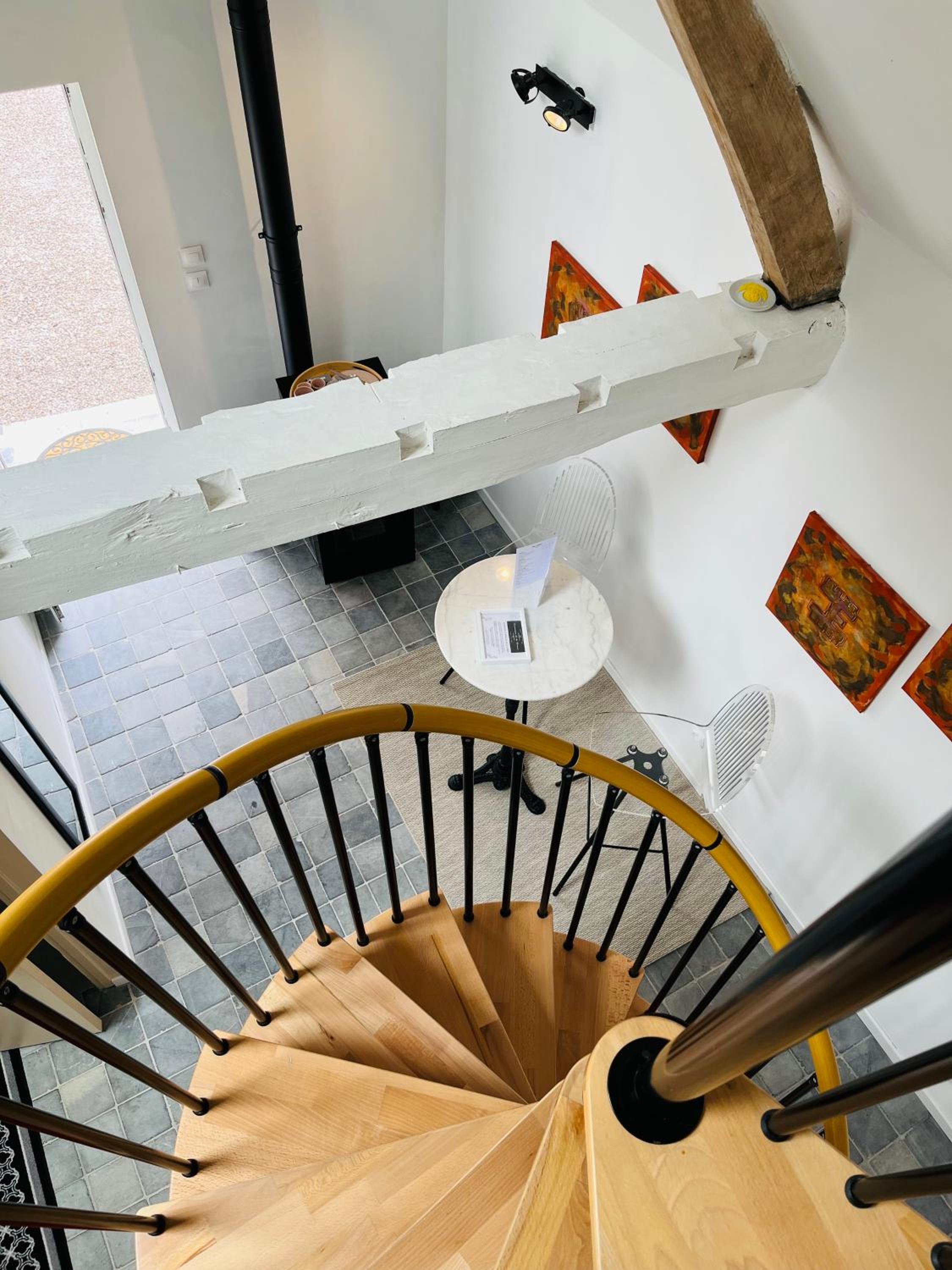 Studio - Split Level photo 1