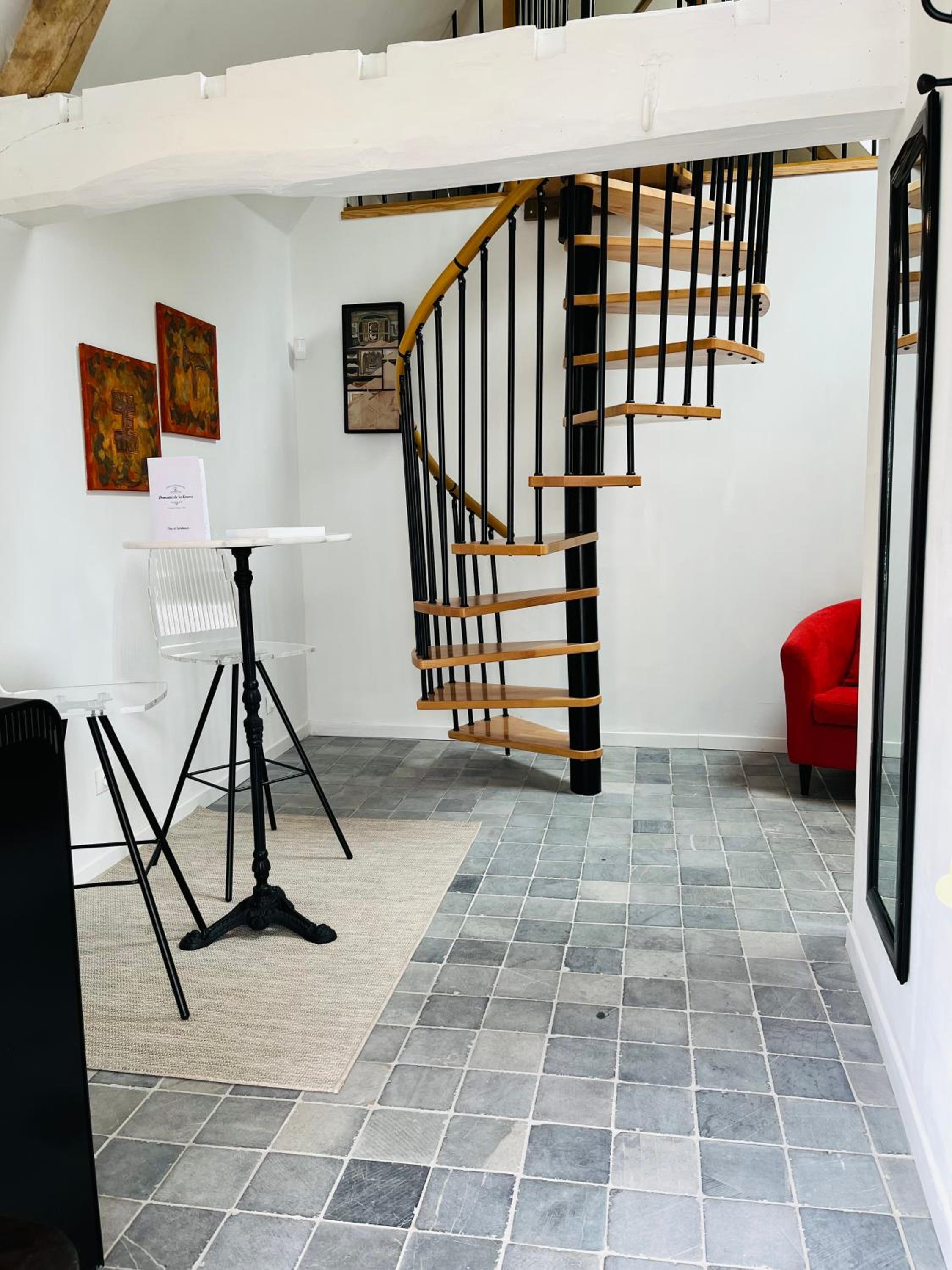 Studio - Split Level photo 2
