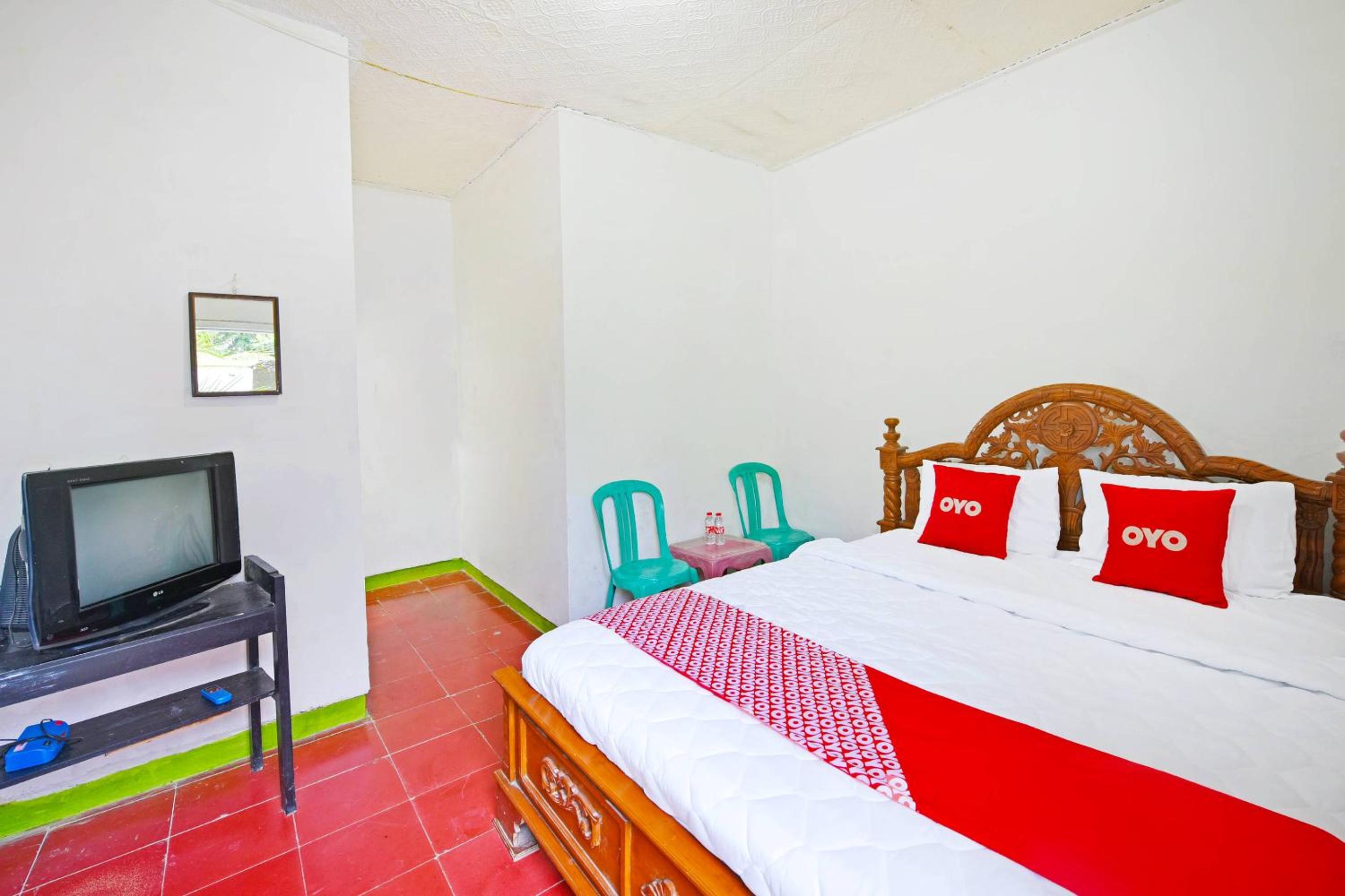 Budget Double Room - Photo 13