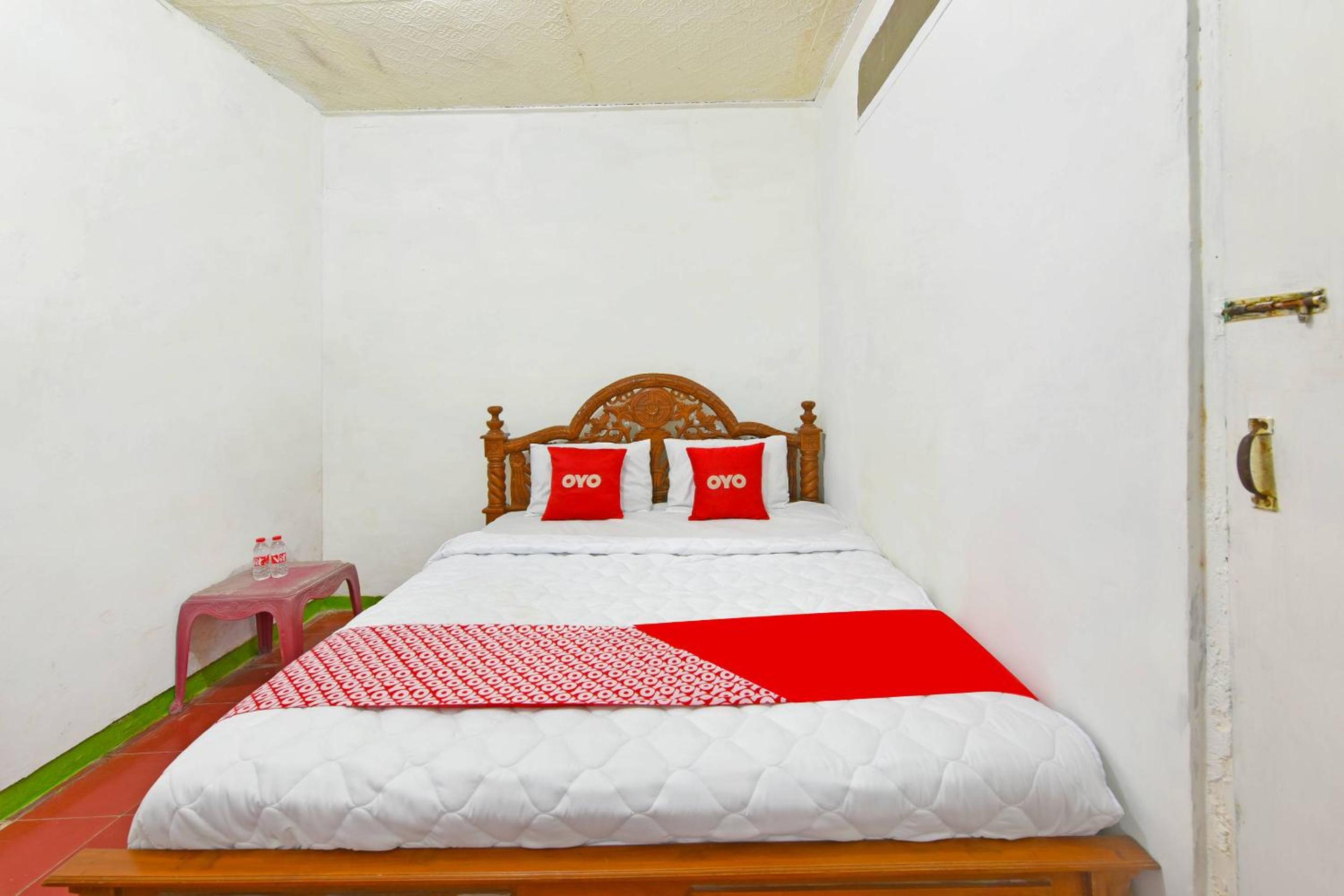 Budget Double Room - Photo 11
