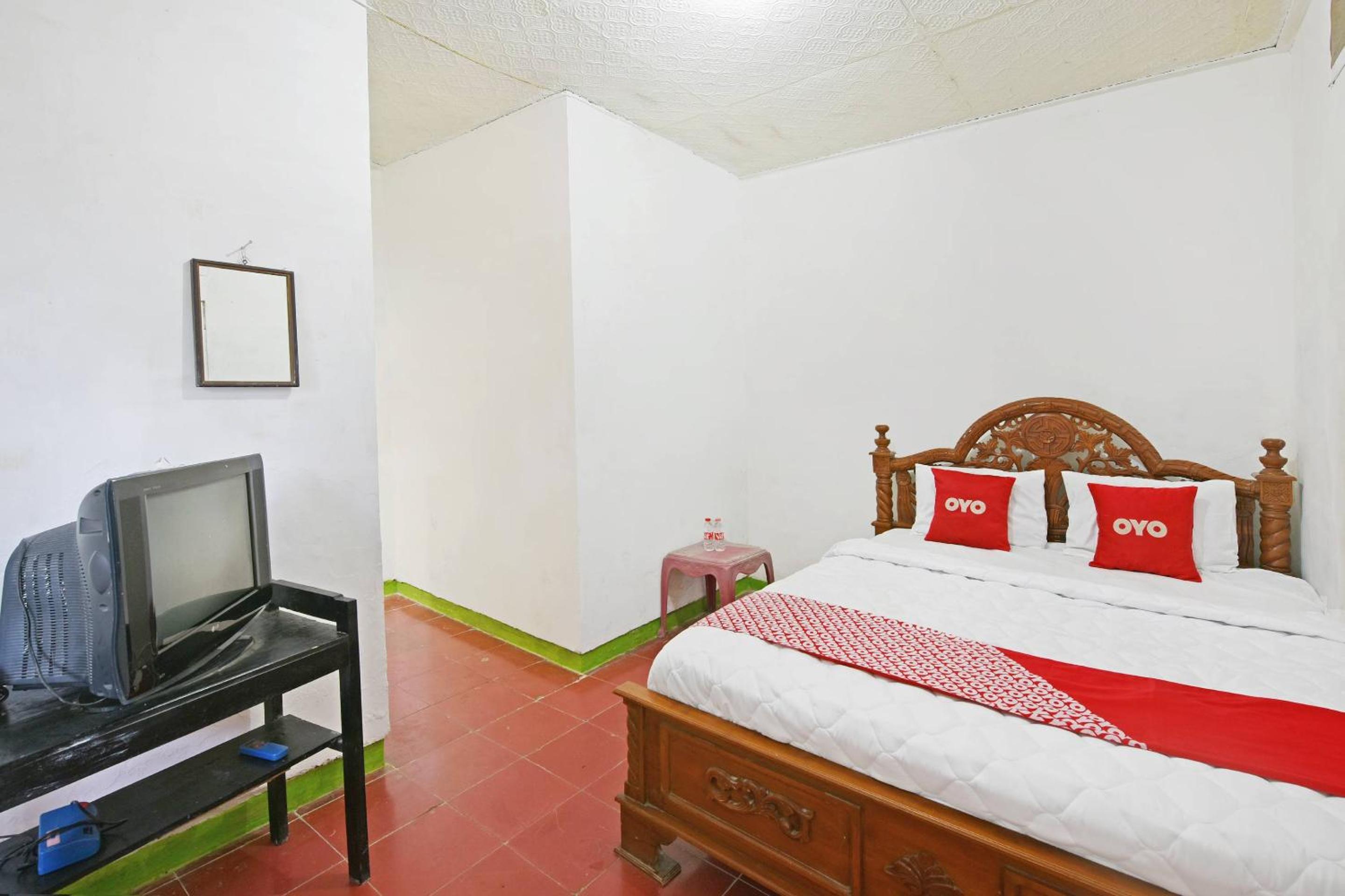 Budget Double Room - Photo 7