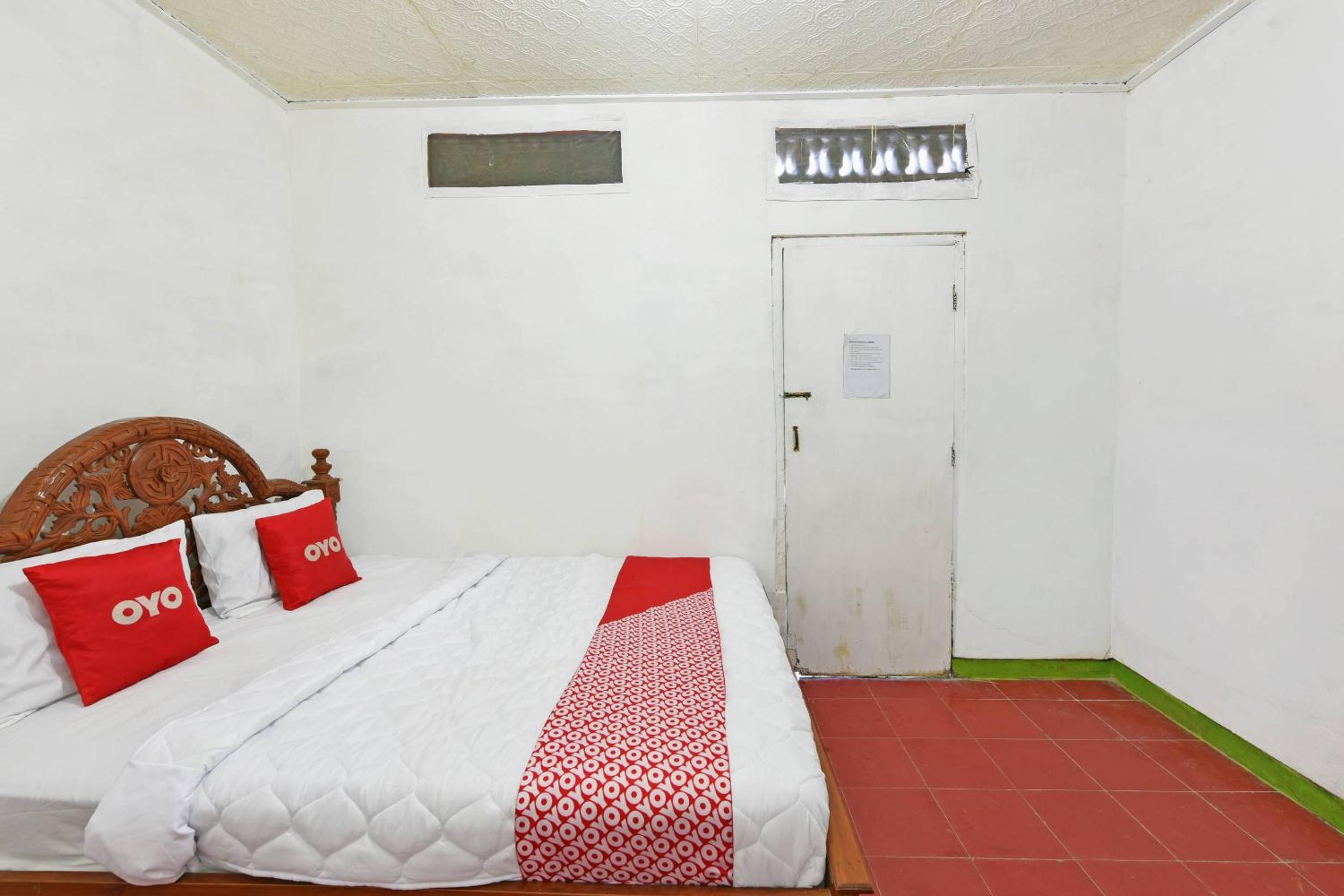 Budget Double Room - Photo 12