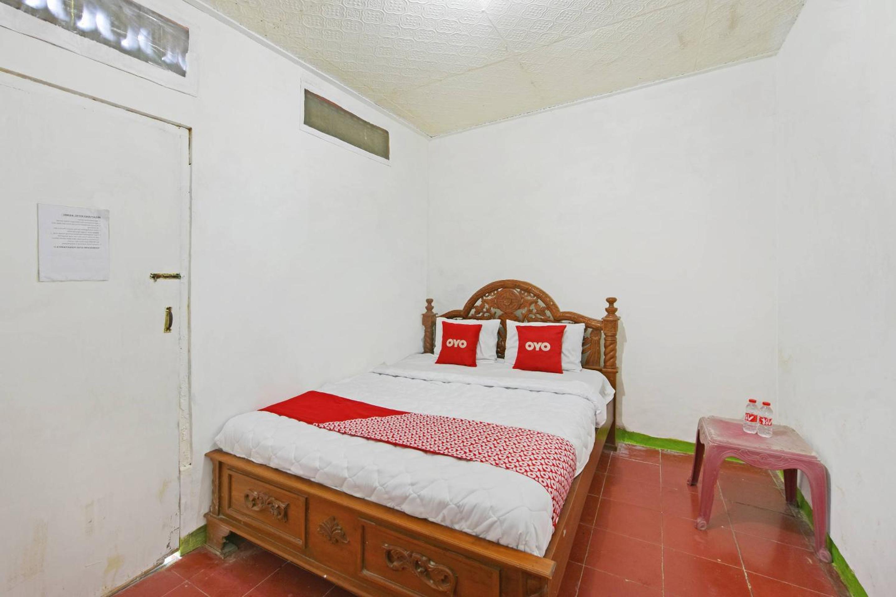 Budget Double Room - Photo 14