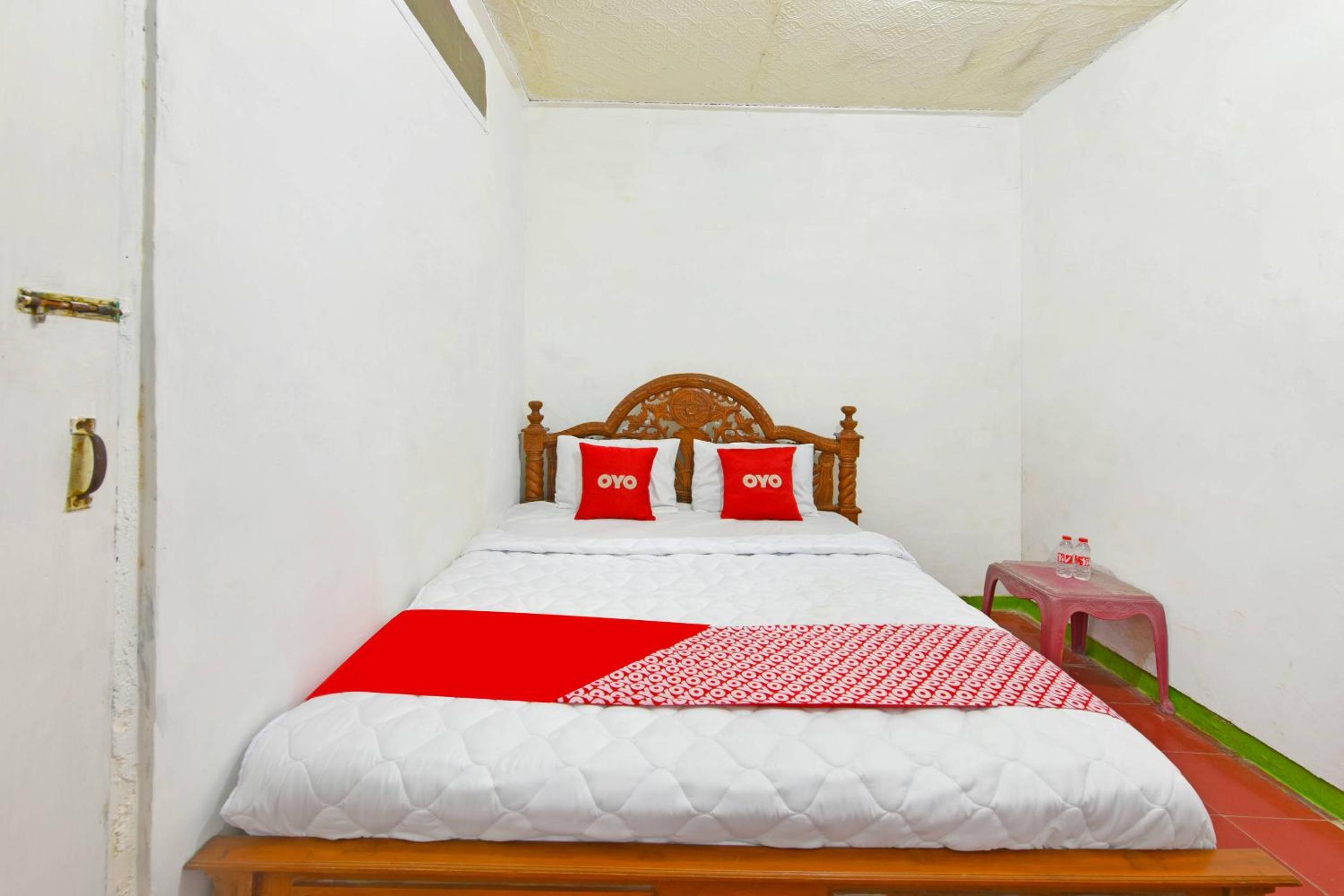 Budget Double Room - Photo 16