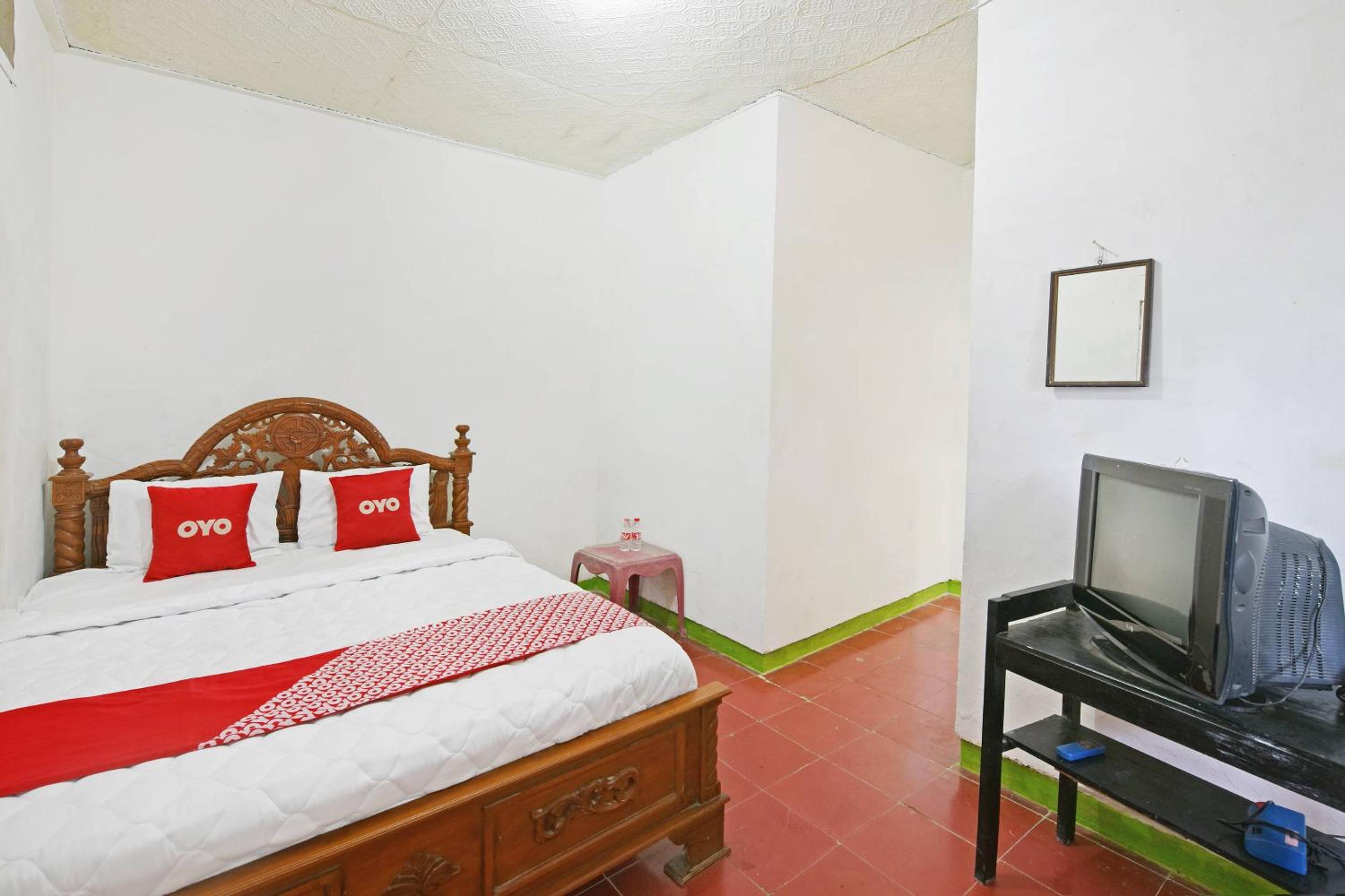 Budget Double Room - Photo 15
