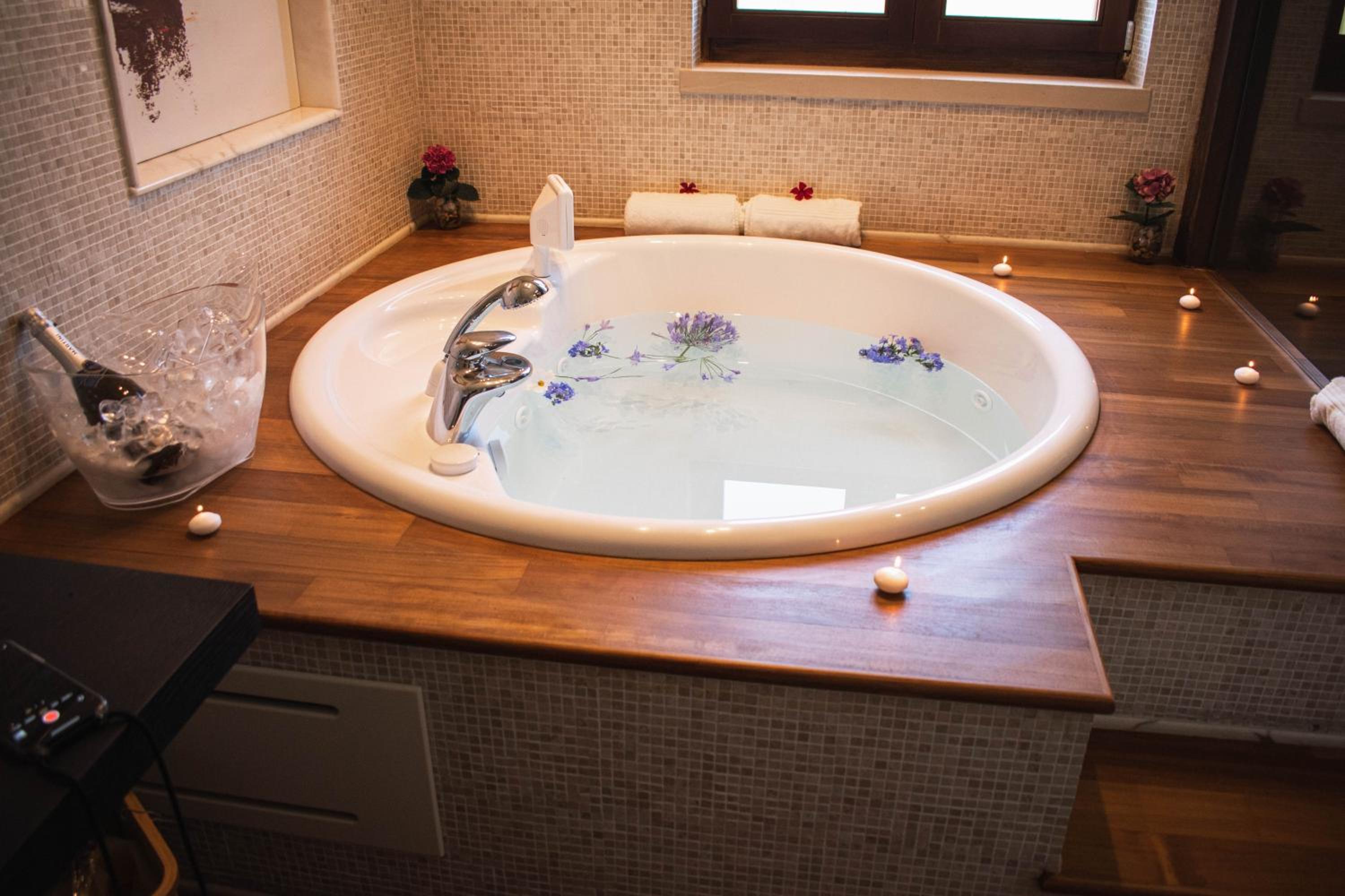 Queen Room with Spa Bath photo 3