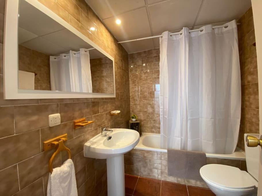 Three-Bedroom House photo 2