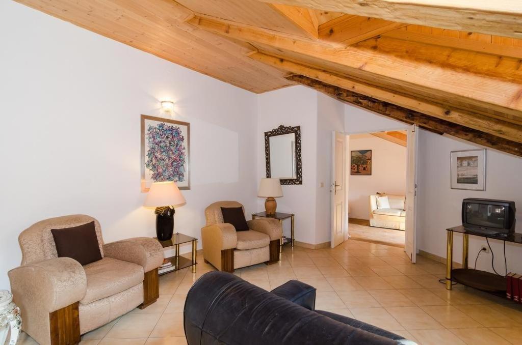 One-bedroom Apartment with Shared Terrace and City View