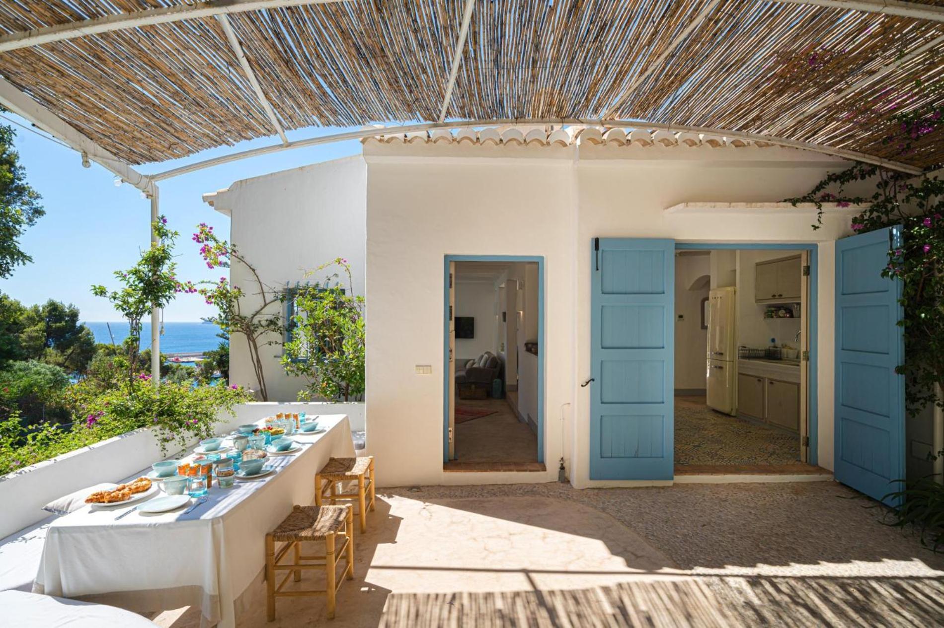 Villa photo 2