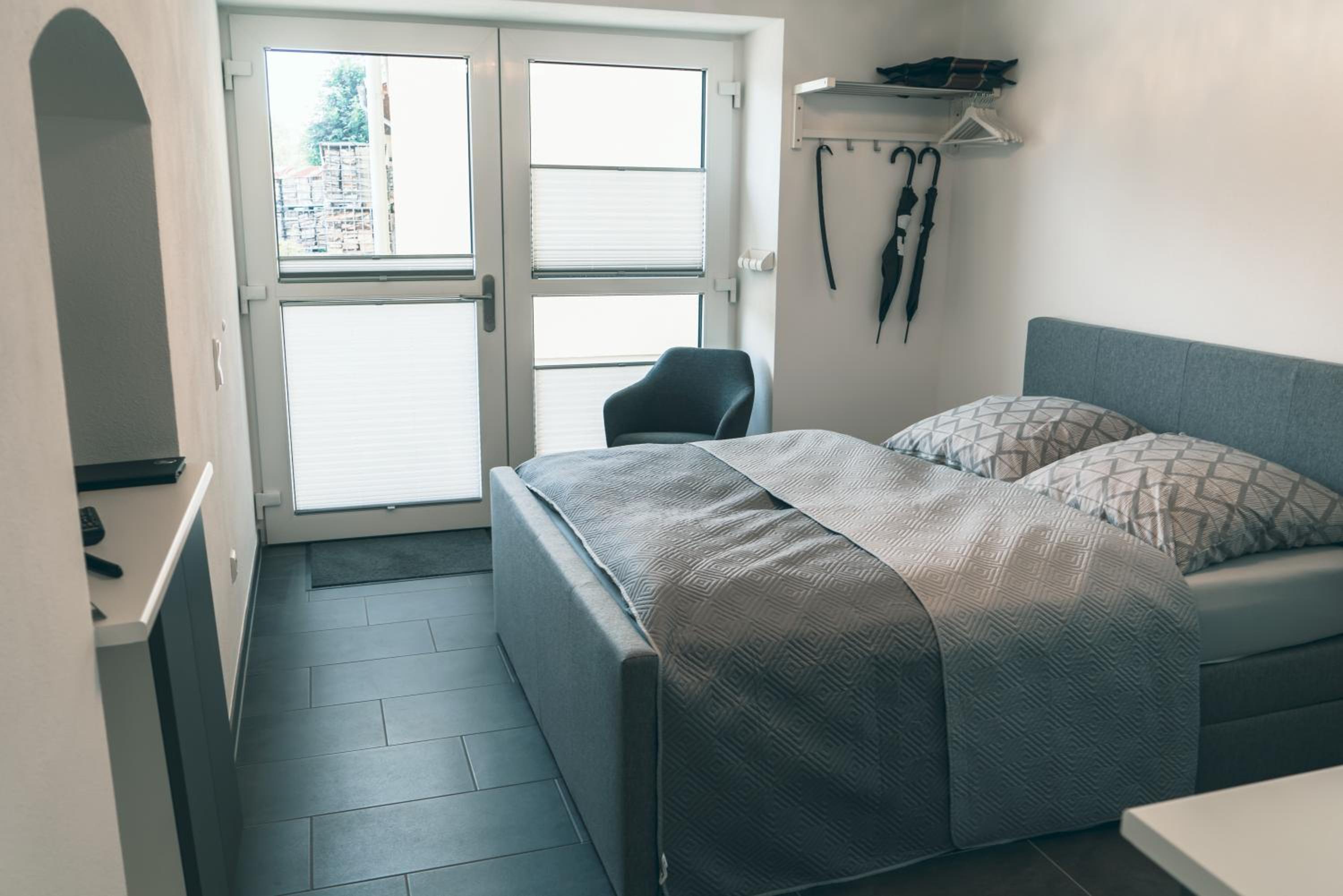 One-Bedroom Apartment photo 1