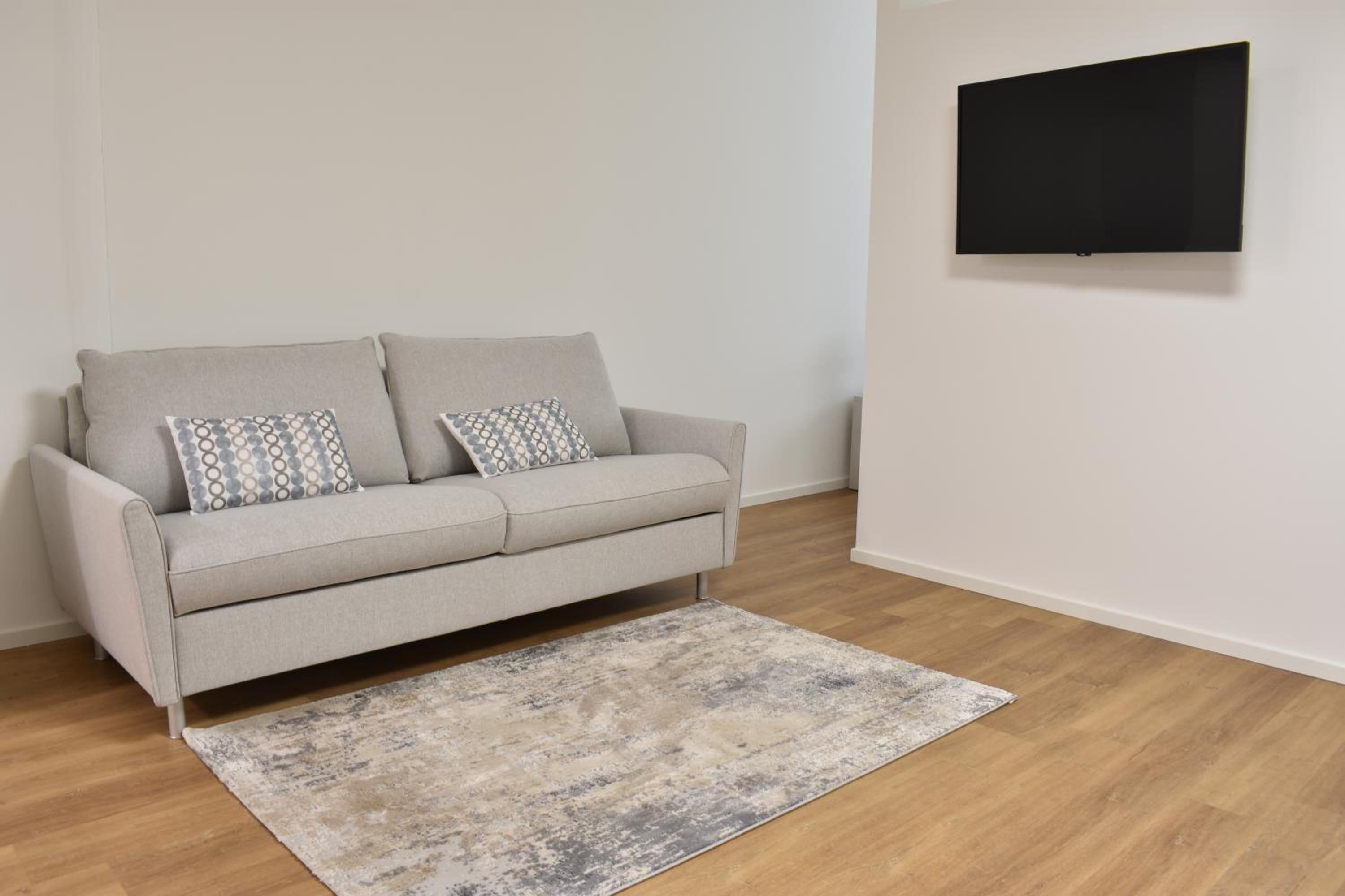 One-Bedroom Apartment photo 1