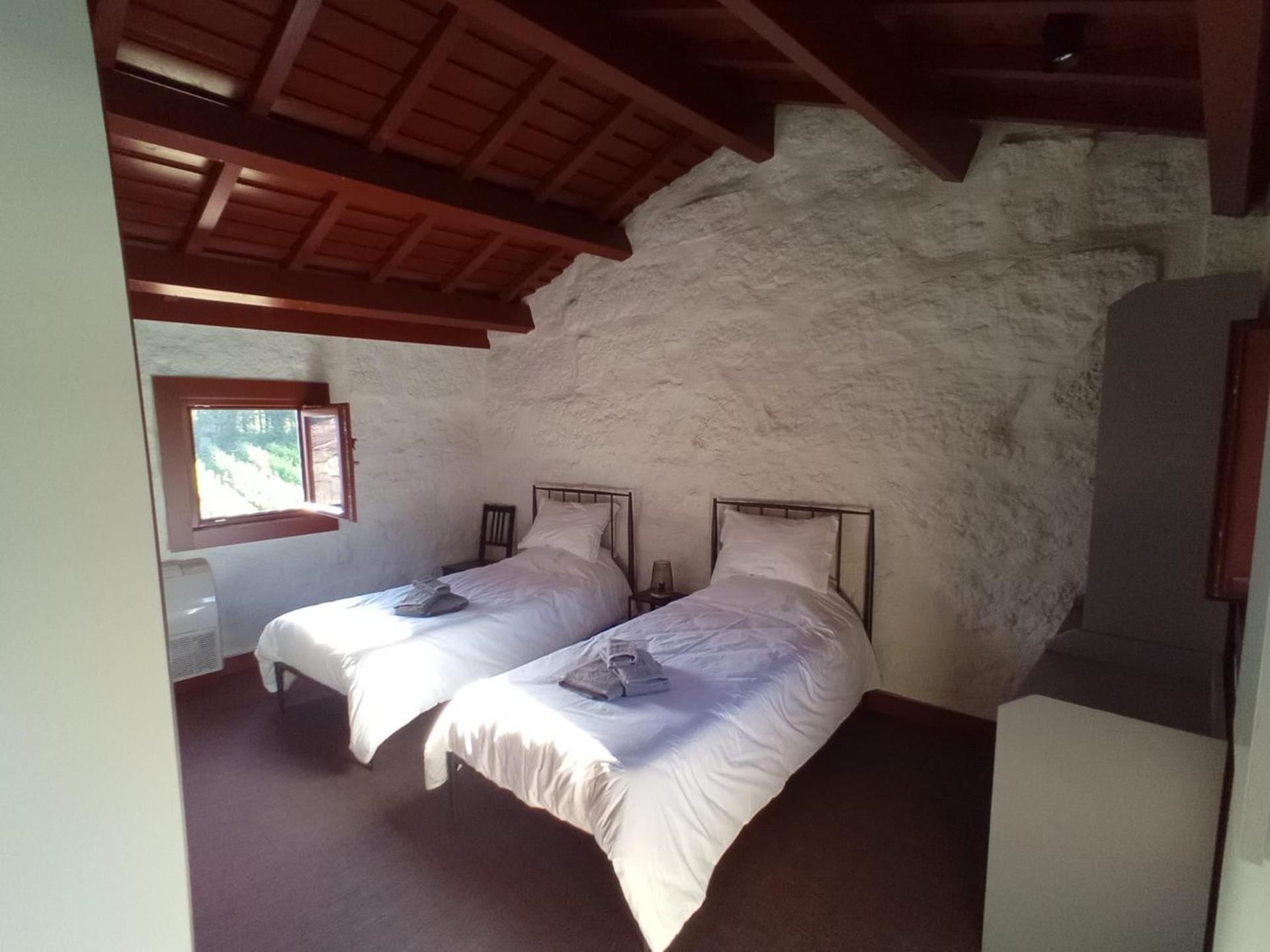 Double or Twin Room with Private Bathroom photo 3