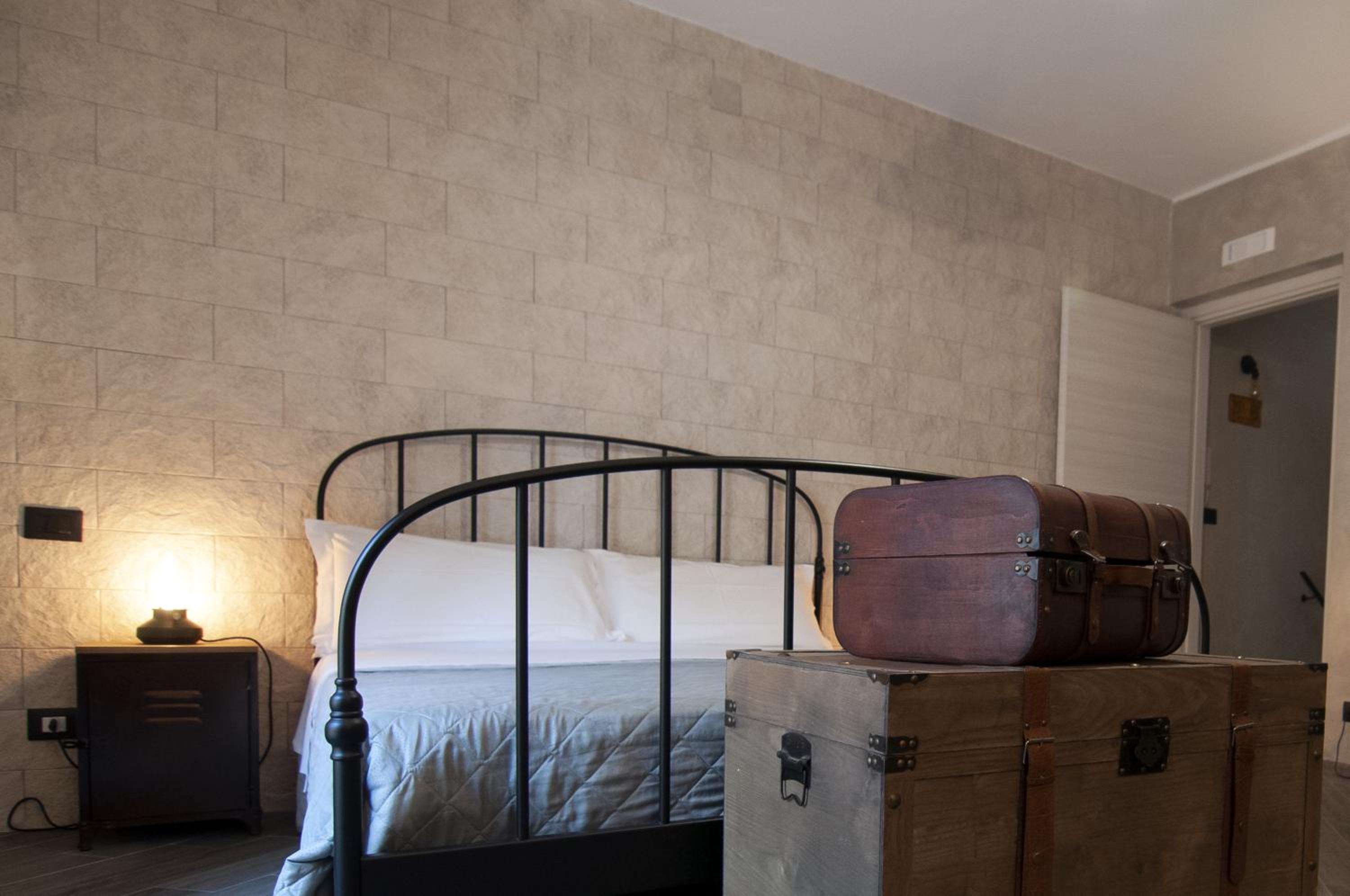 Triple Room with Balcony - Photo 24