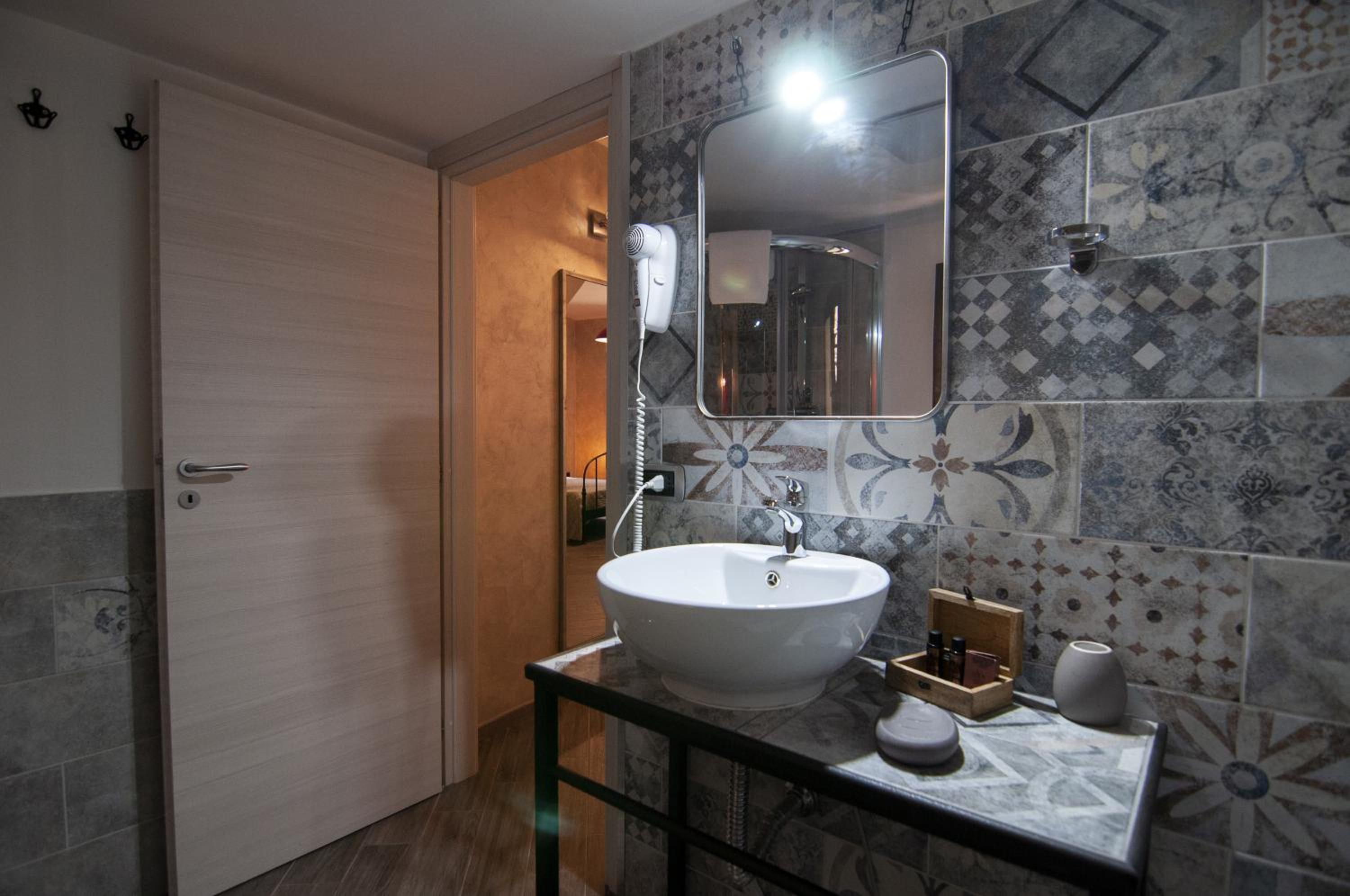 Triple Room with Balcony - Photo 20