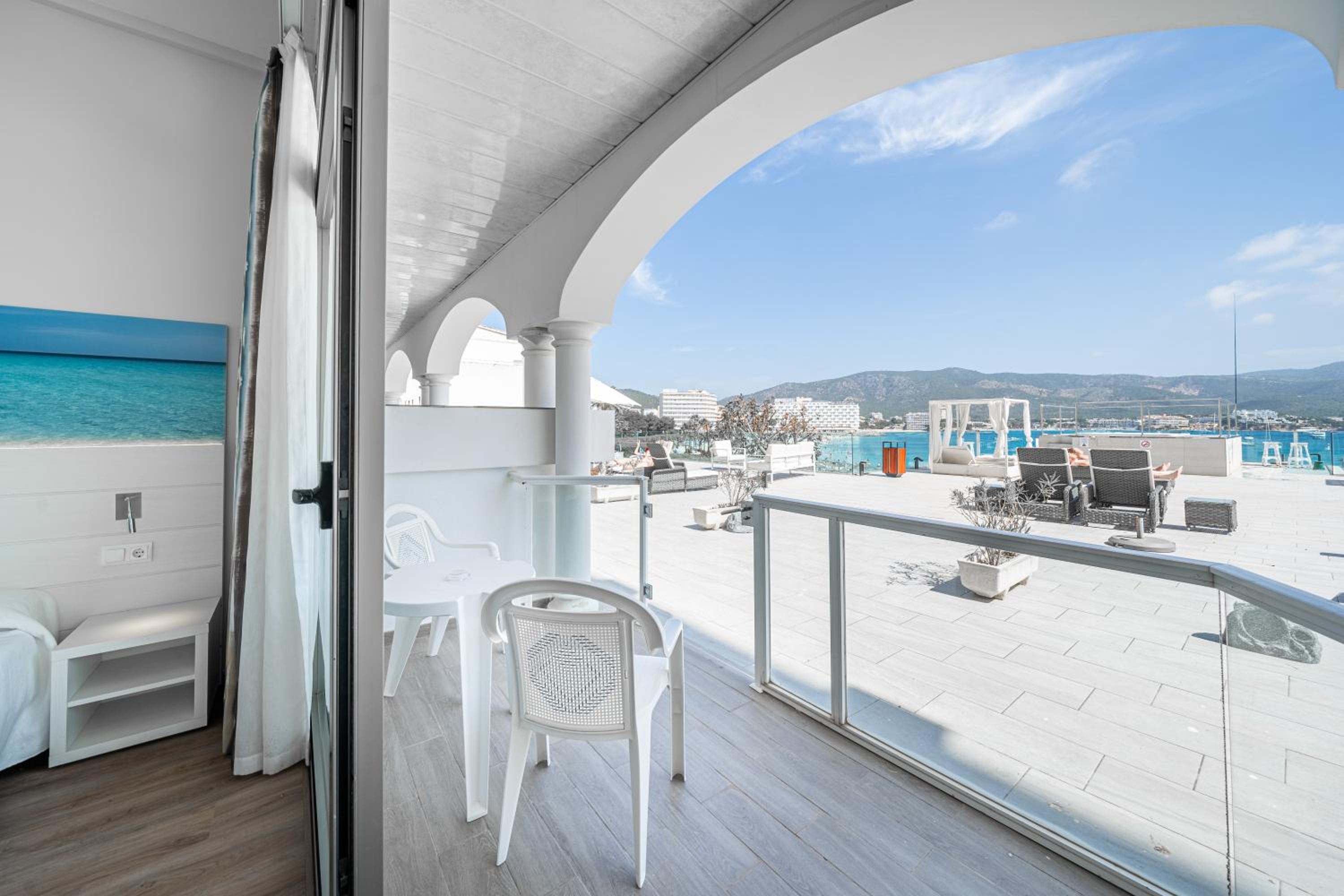 Twin Room with Sea View and Direct Access to Solarium - Photo 3