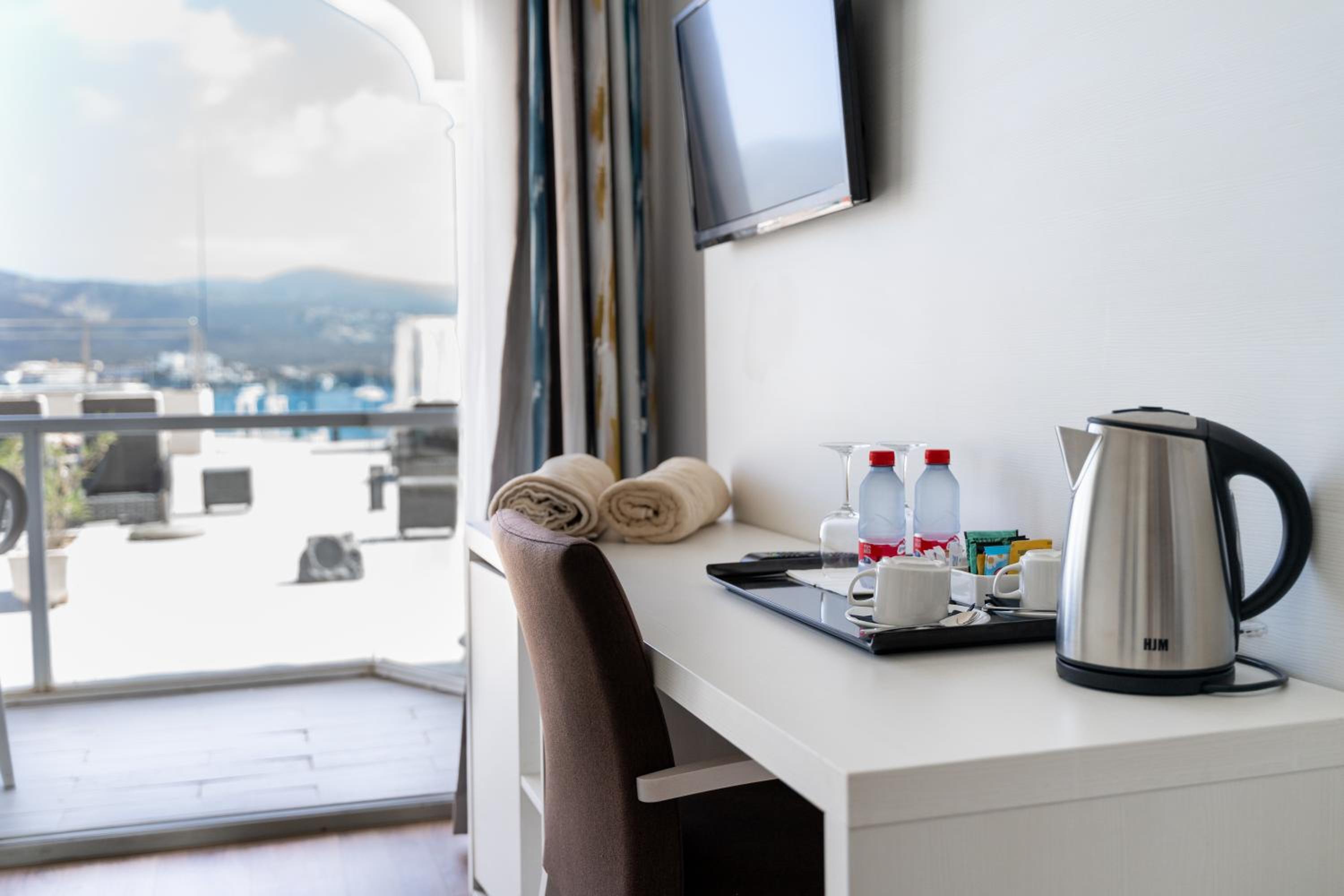 Twin Room with Sea View and Direct Access to Solarium - Photo 5