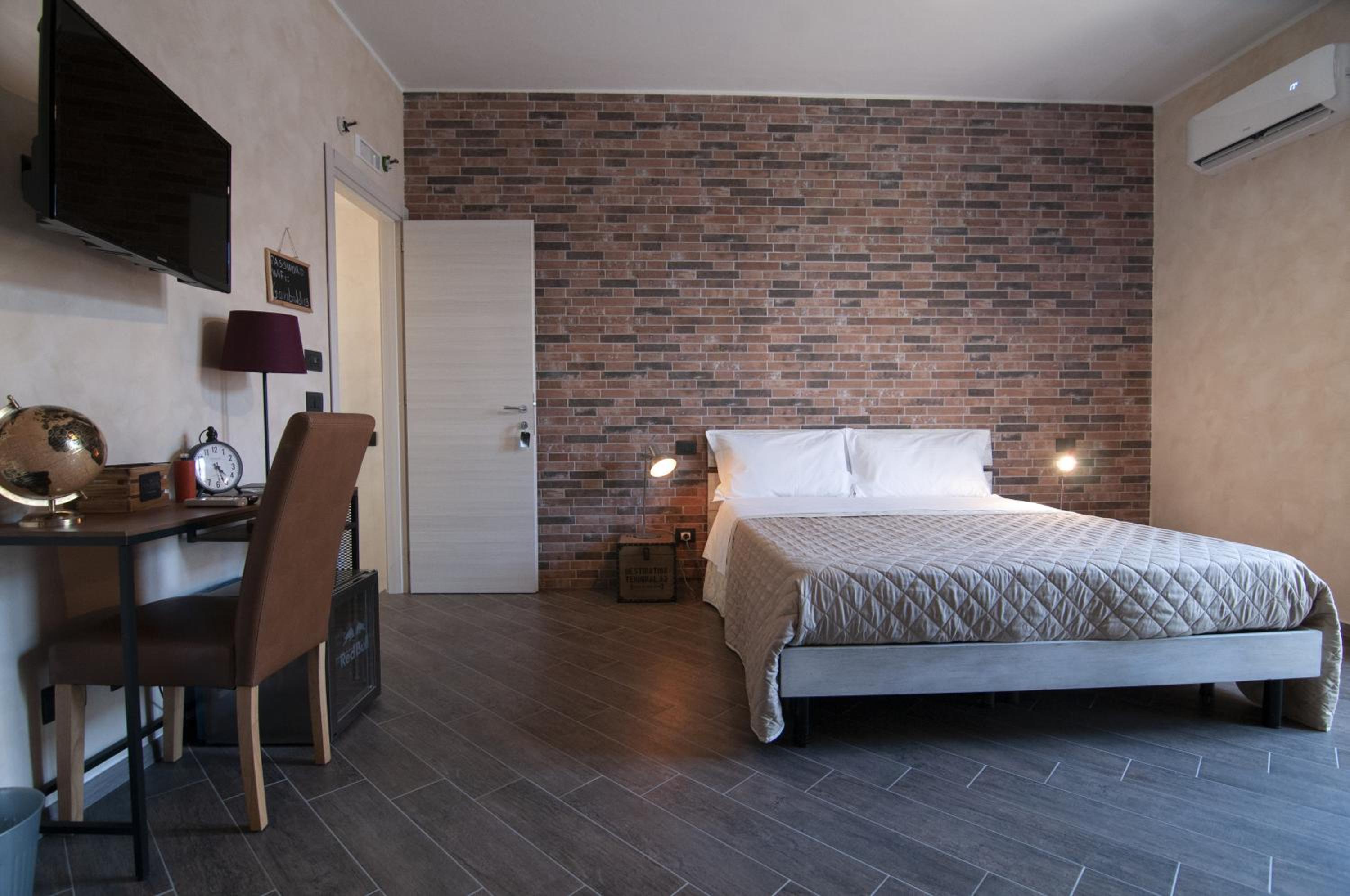 Deluxe Triple Room - Photo 20