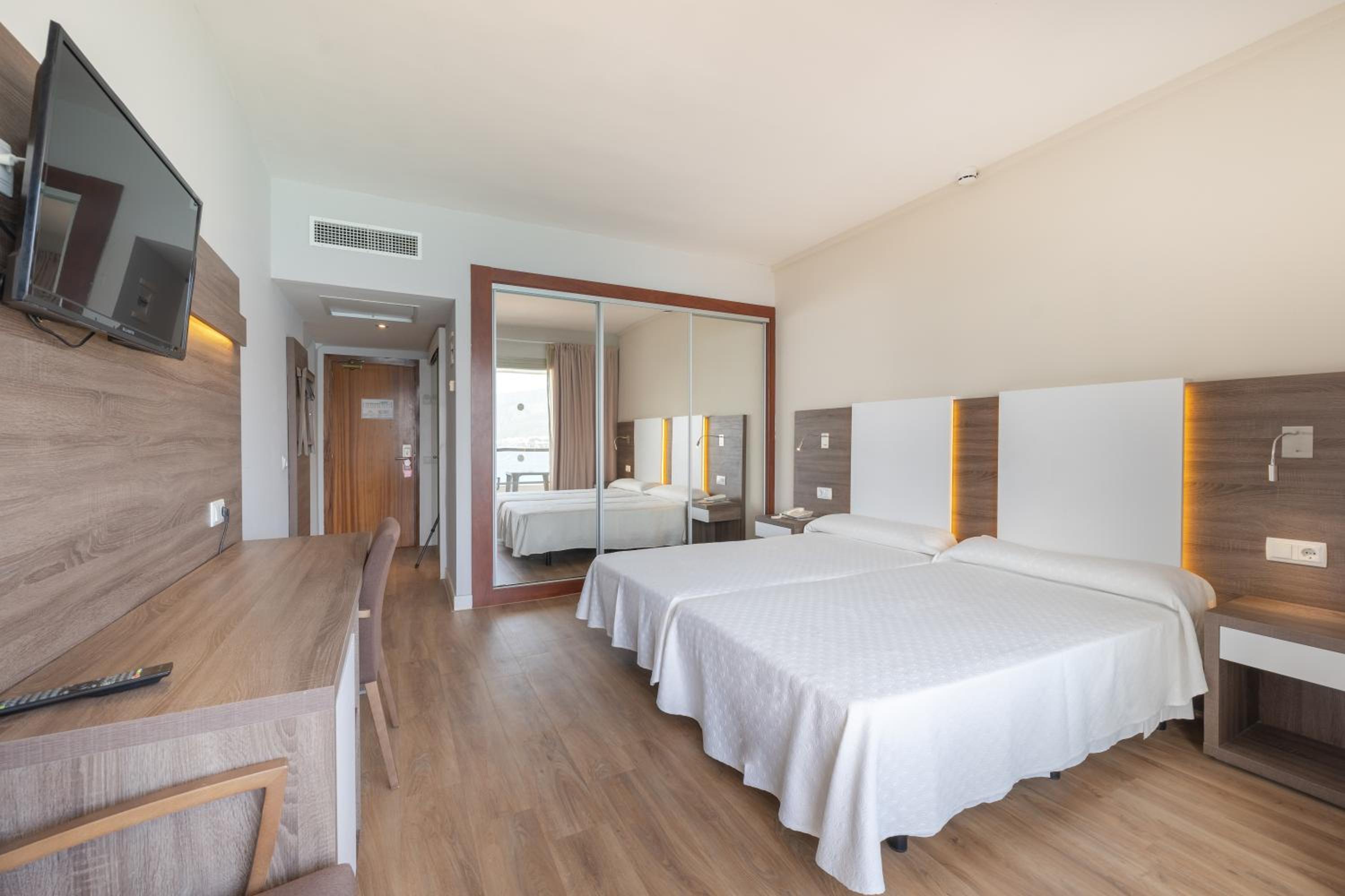 Twin Room with Sea View - High Floor