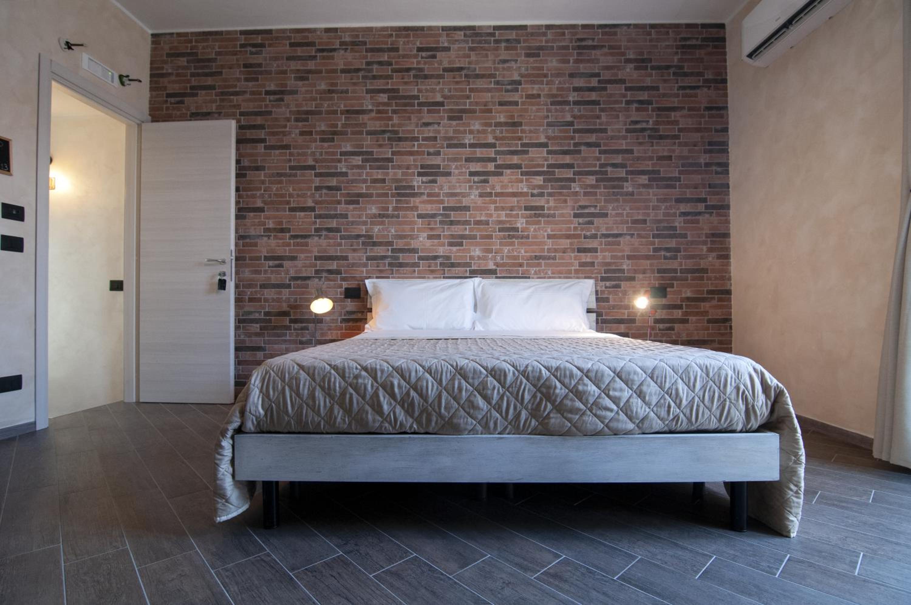 Deluxe Triple Room - Photo 19