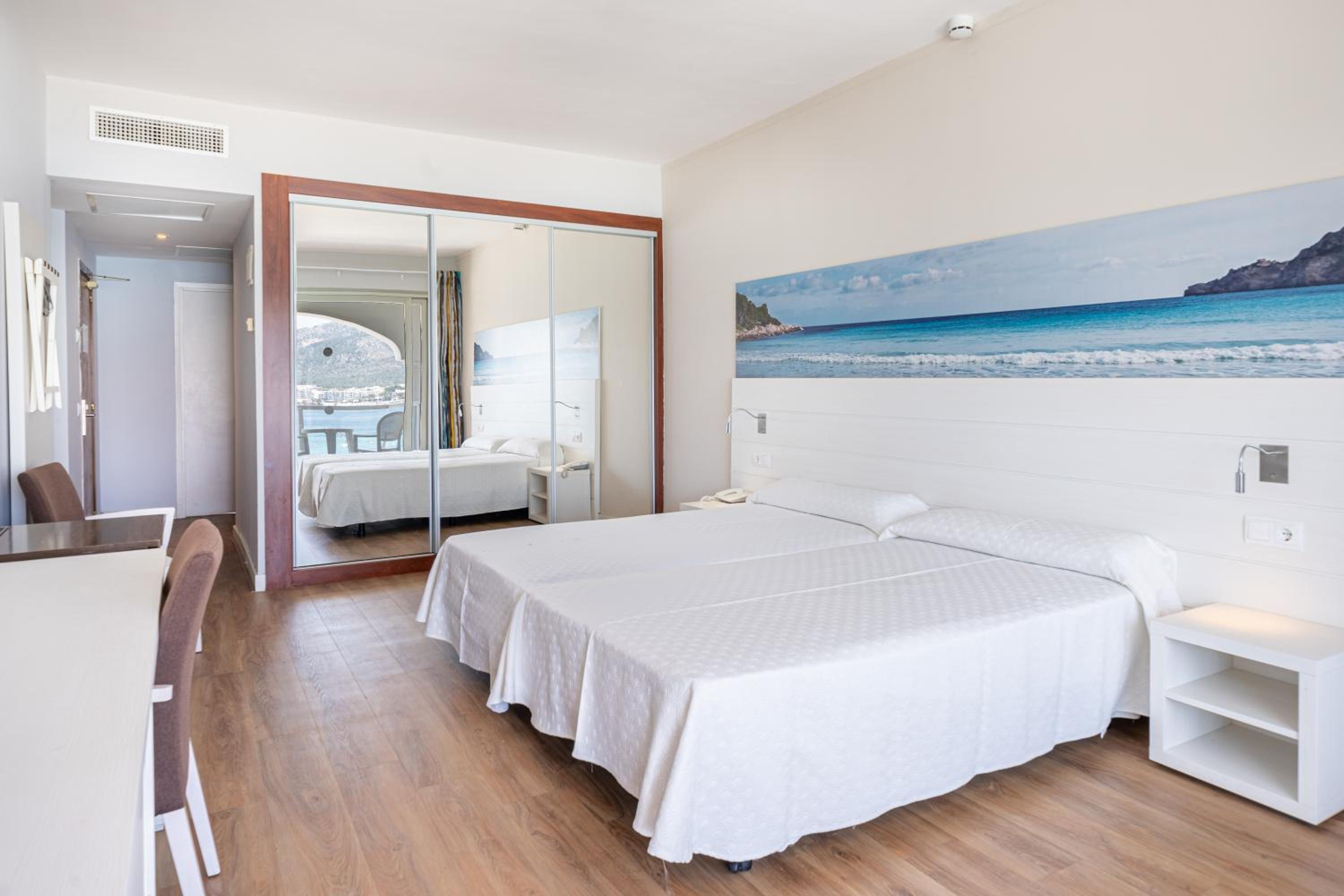 Family Room with Sea View