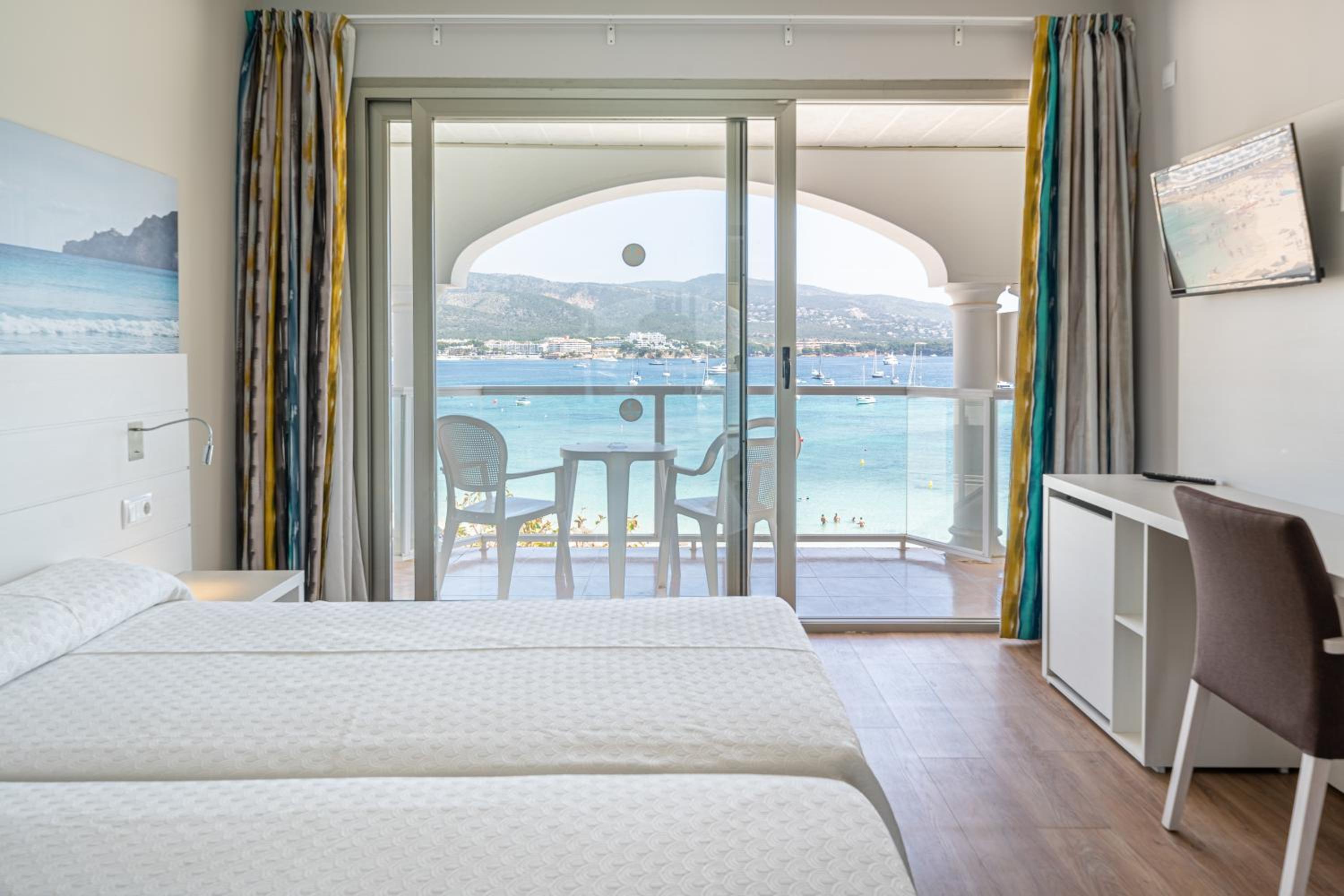 Family Room with Sea View