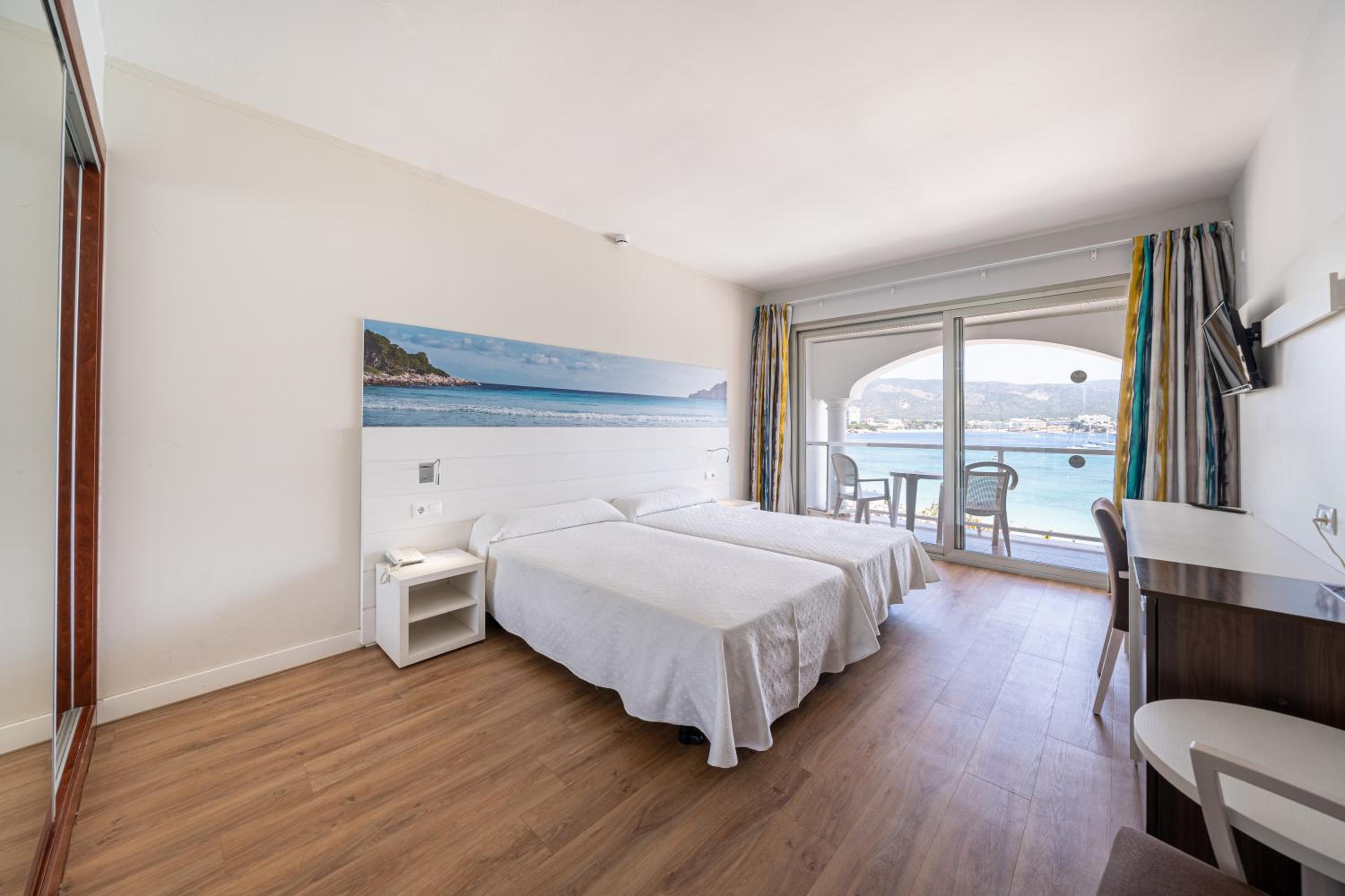 Family Room with Sea View