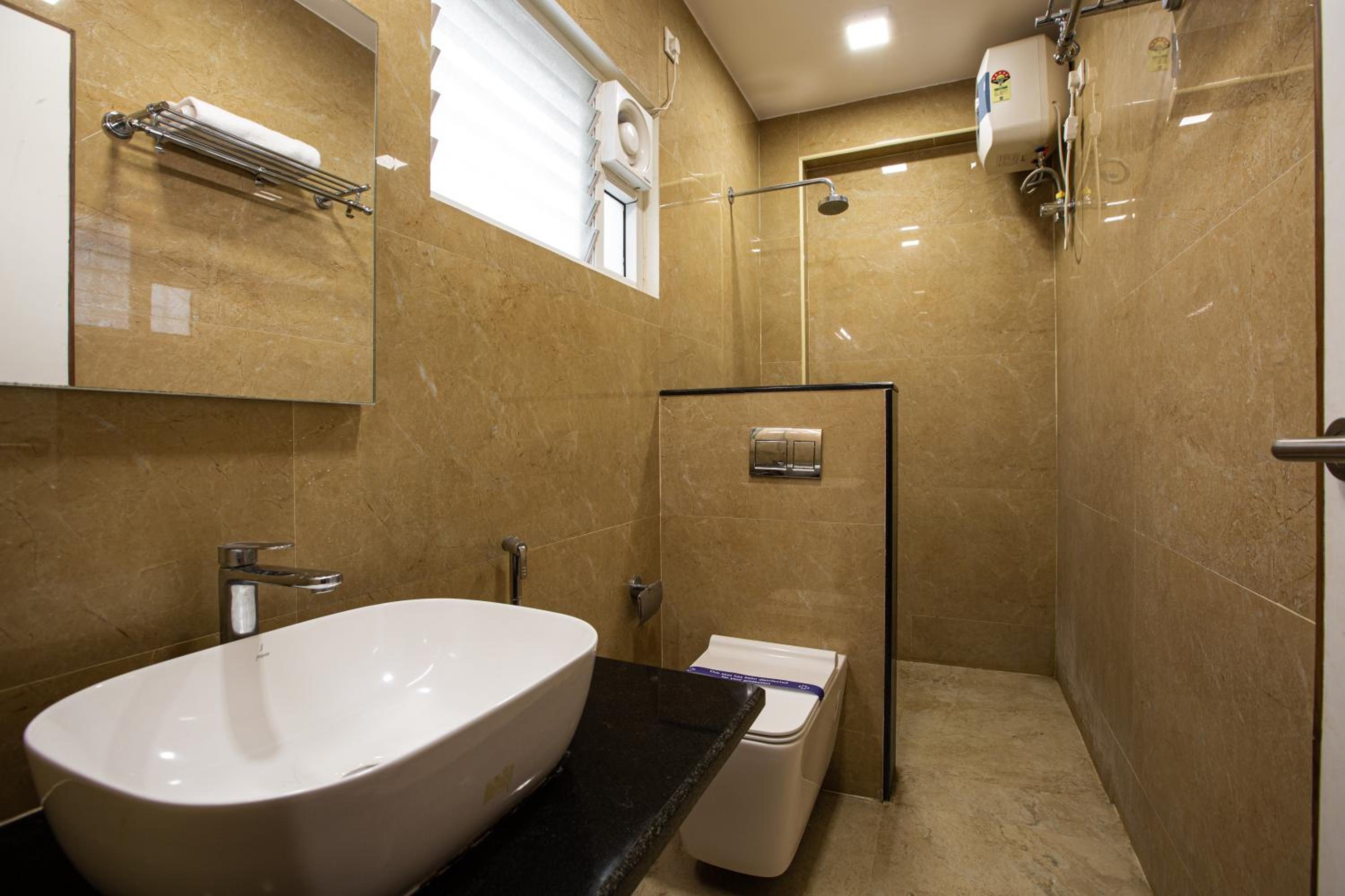Deluxe King Suite photo 2