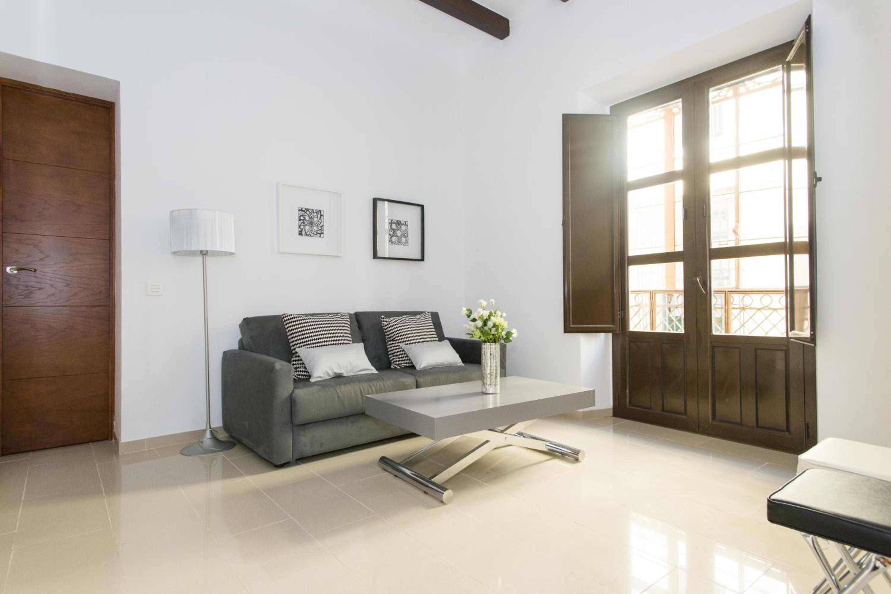 Apartamento con Balcón