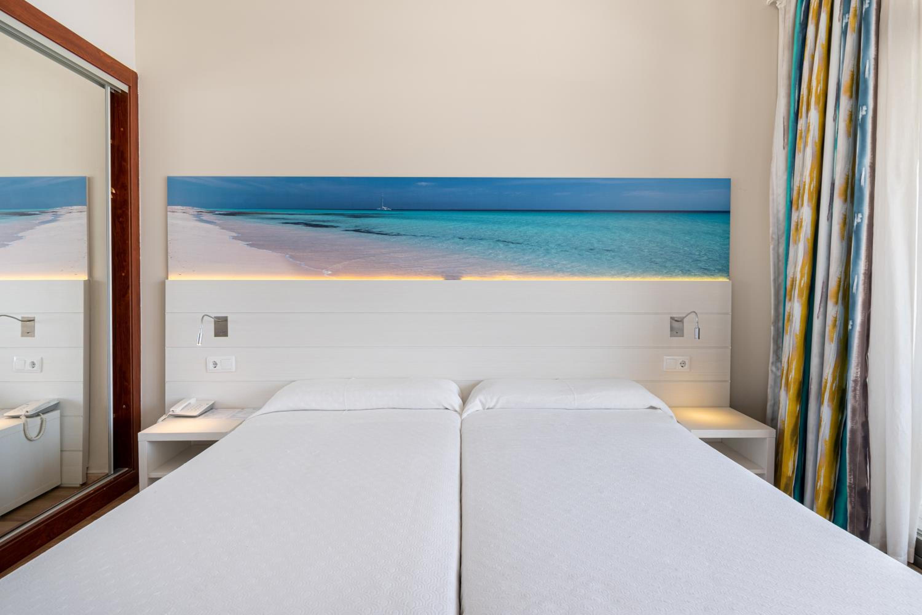 Twin Room with Sea View - Photo 5