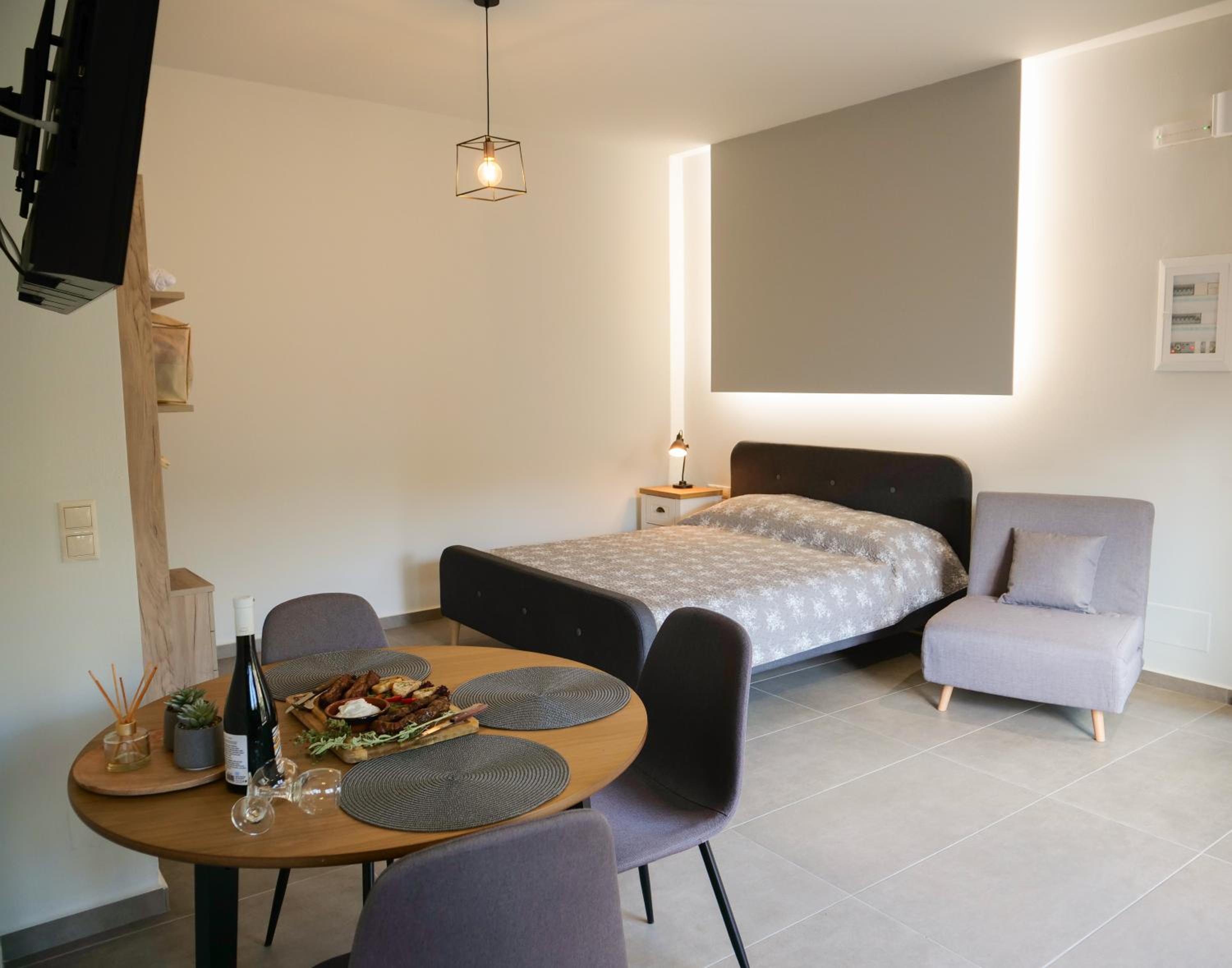 One-Bedroom House photo 1
