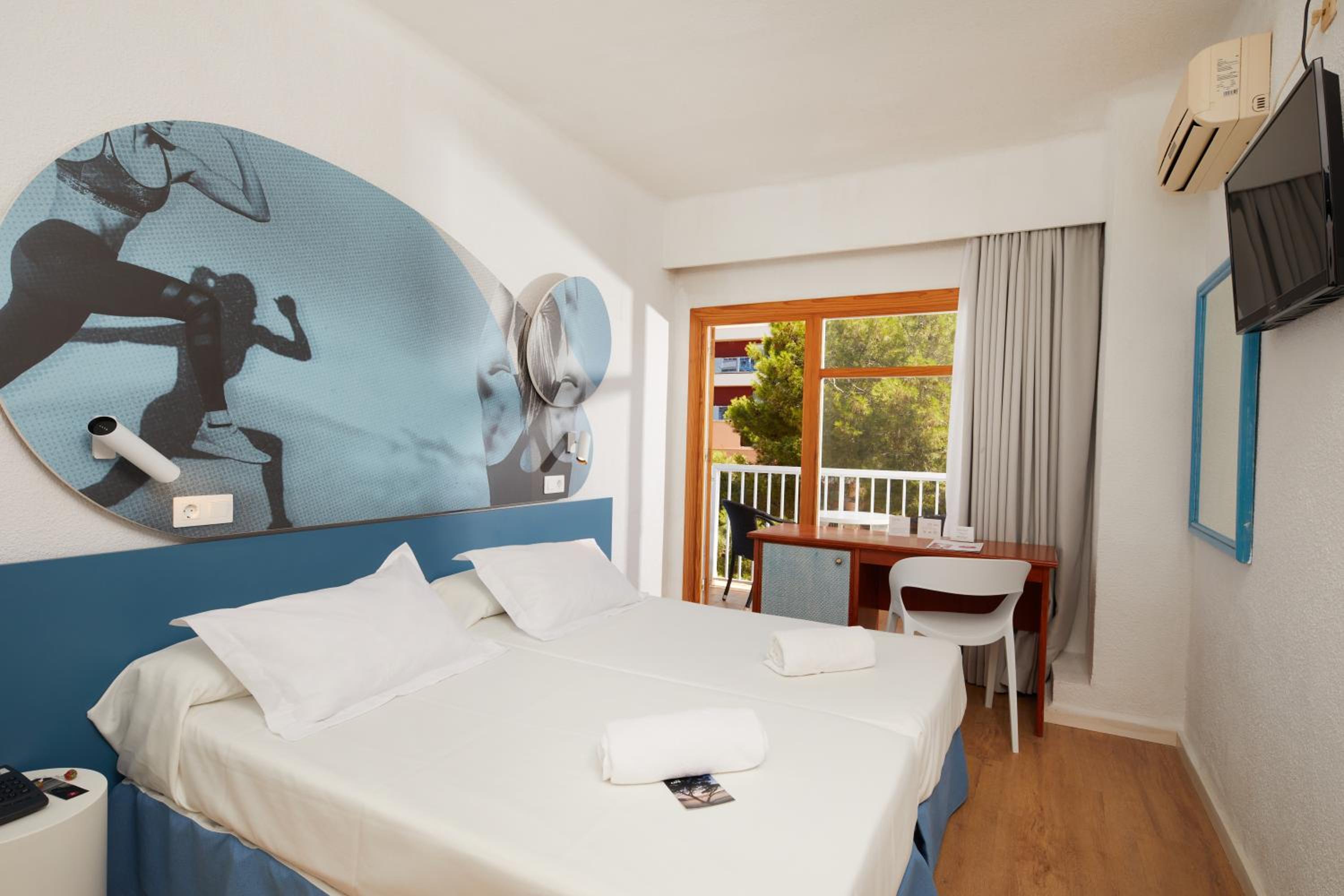 Double Room  with Balcony - Photo 4