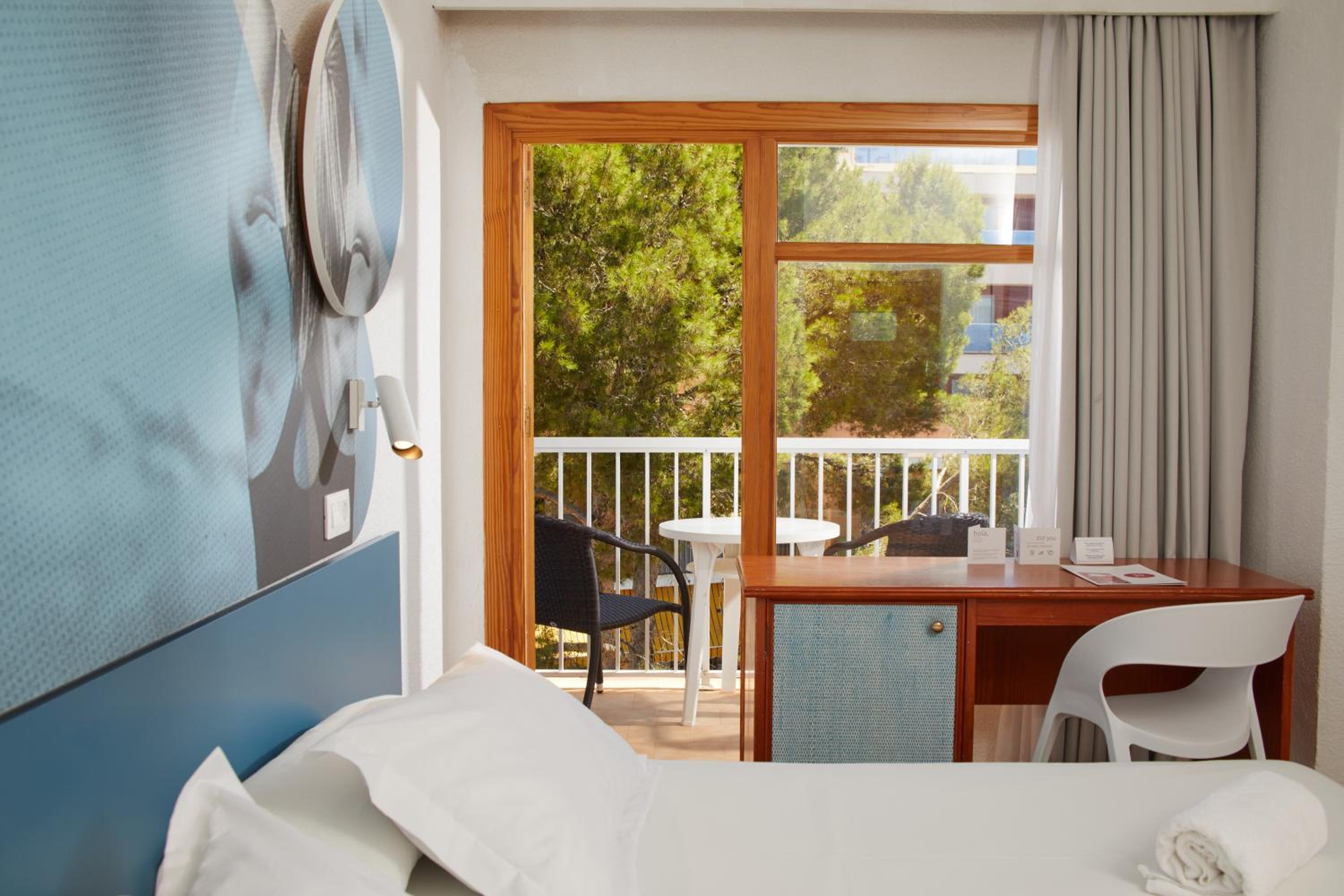 Double Room  with Balcony - Photo 5