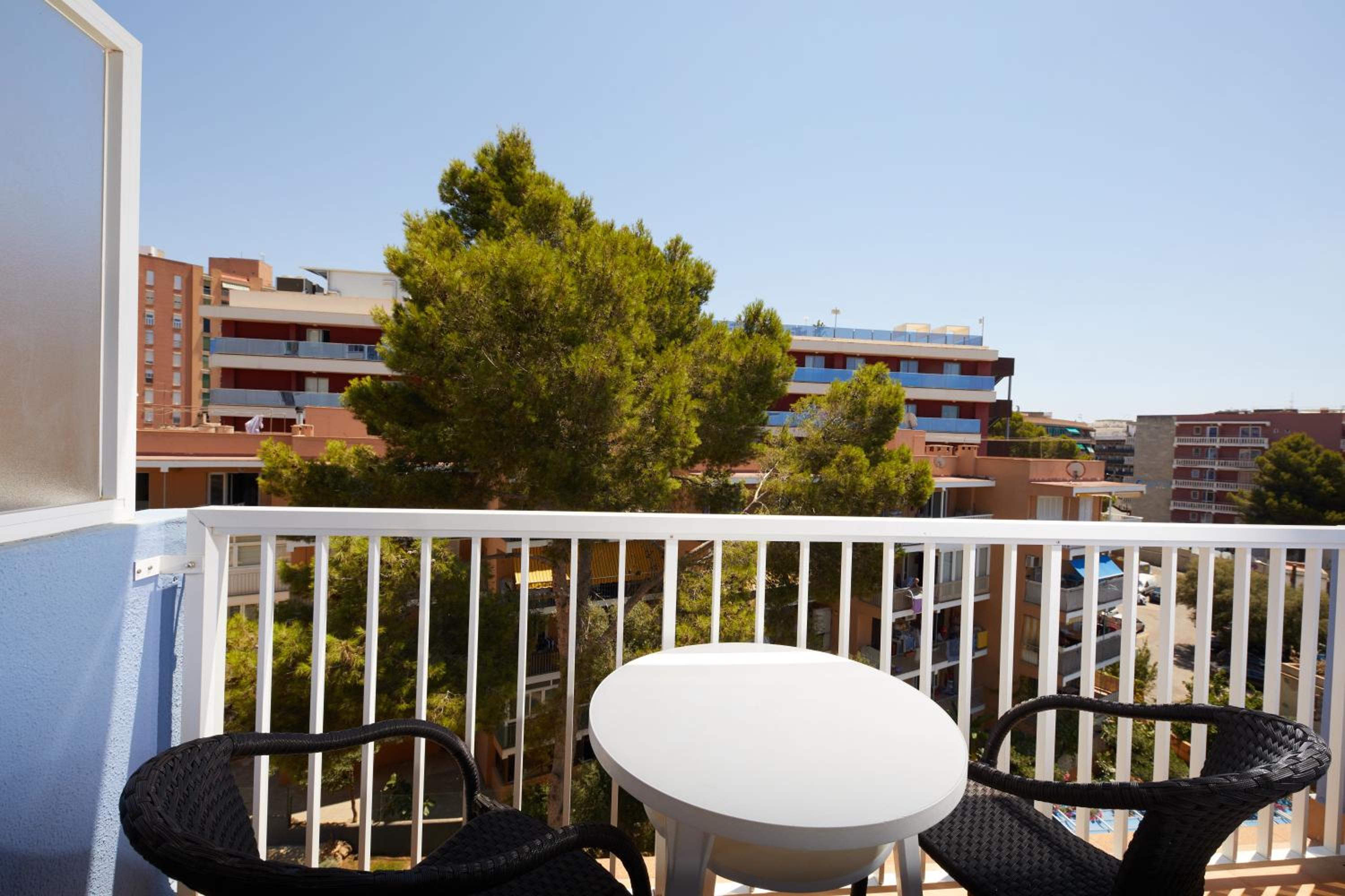 Double Room  with Balcony - Photo 6