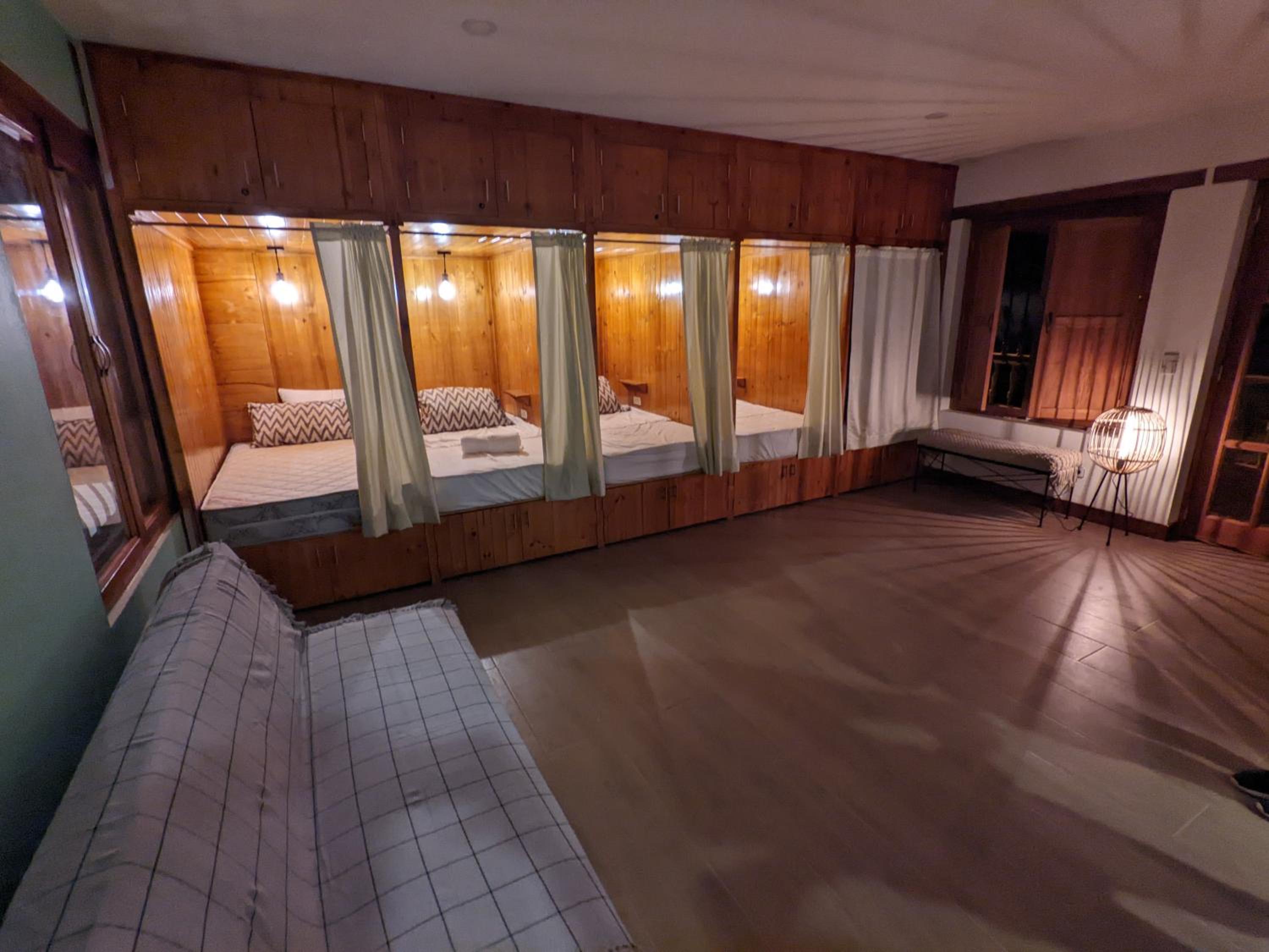 Single Bed in Mixed Dormitory Room