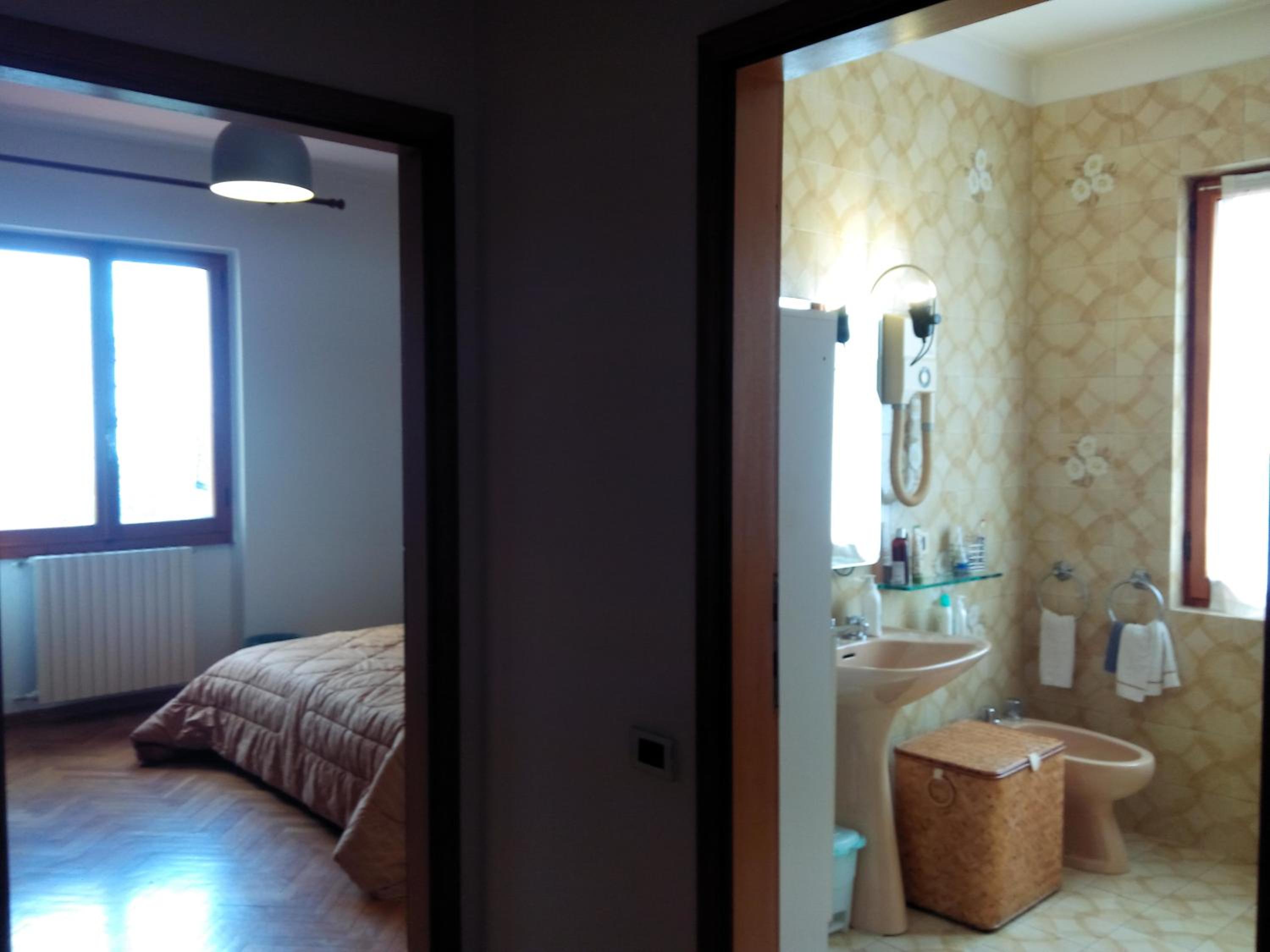 Double Room with Shared Bathroom photo 2