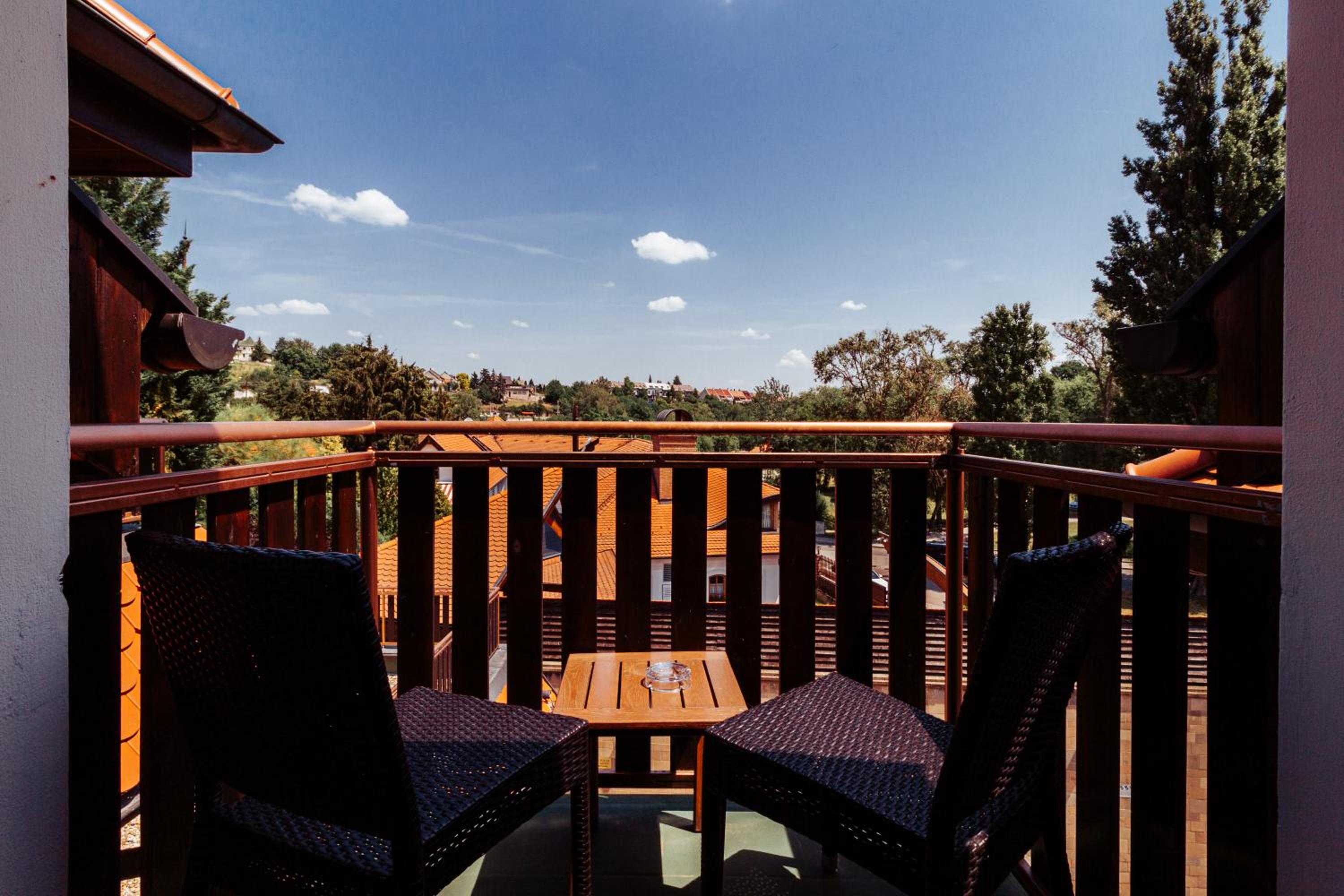Double or Twin Room with Balcony - Photo 11
