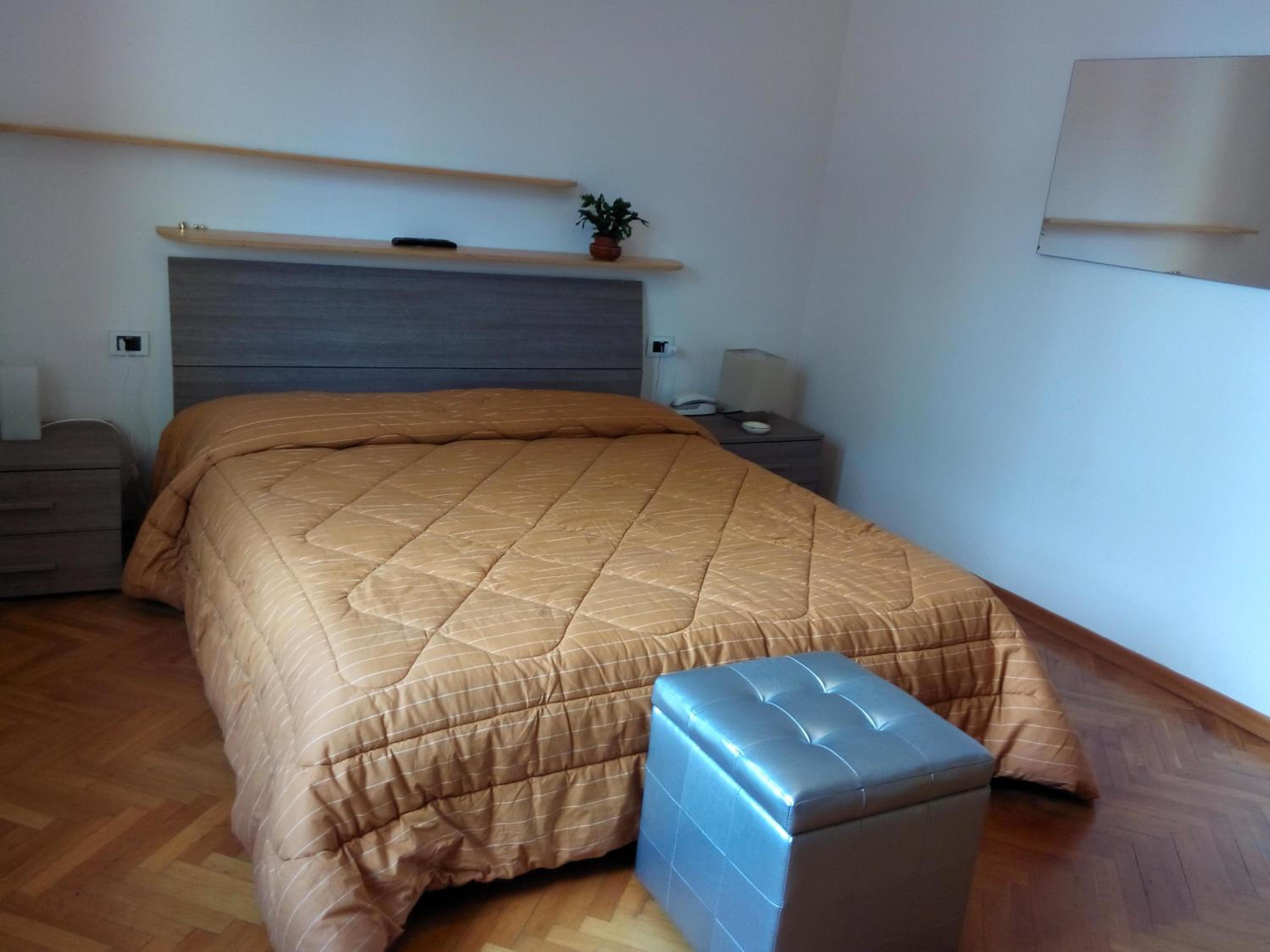 Double Room with Shared Bathroom photo 3