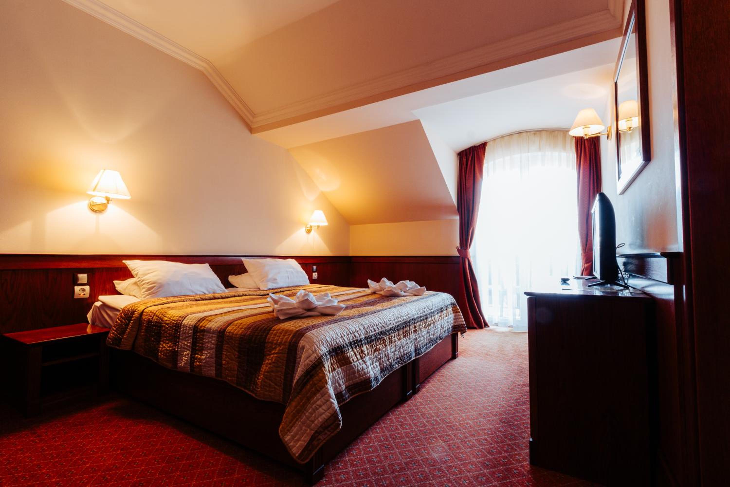 Double or Twin Room with Balcony - Photo 4