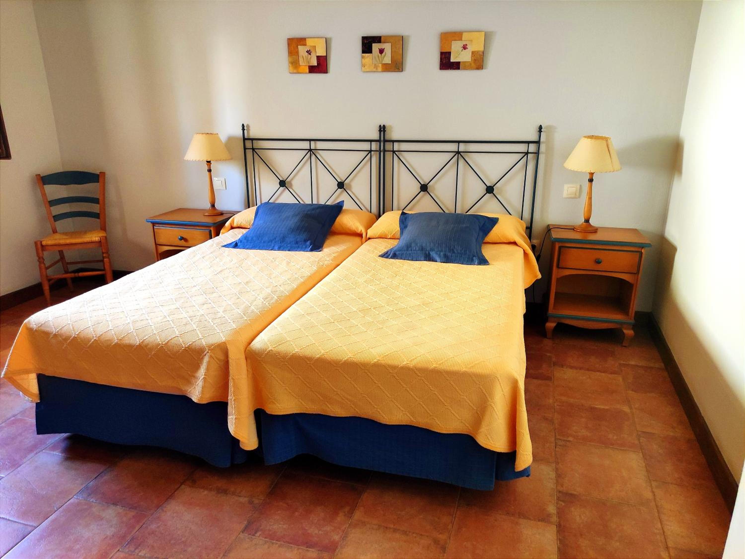 Twin Room - Photo 3