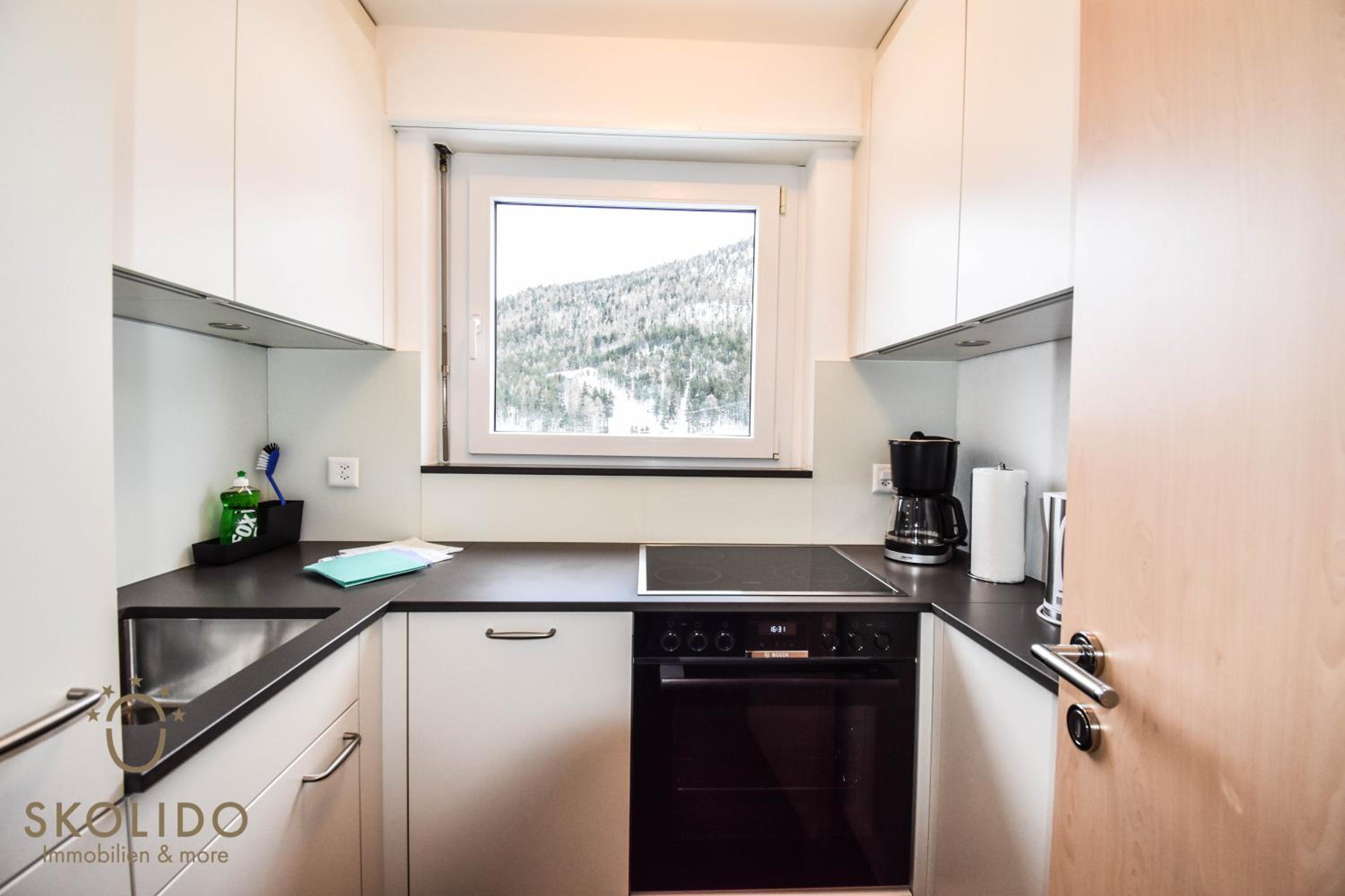 Apartment with Mountain View