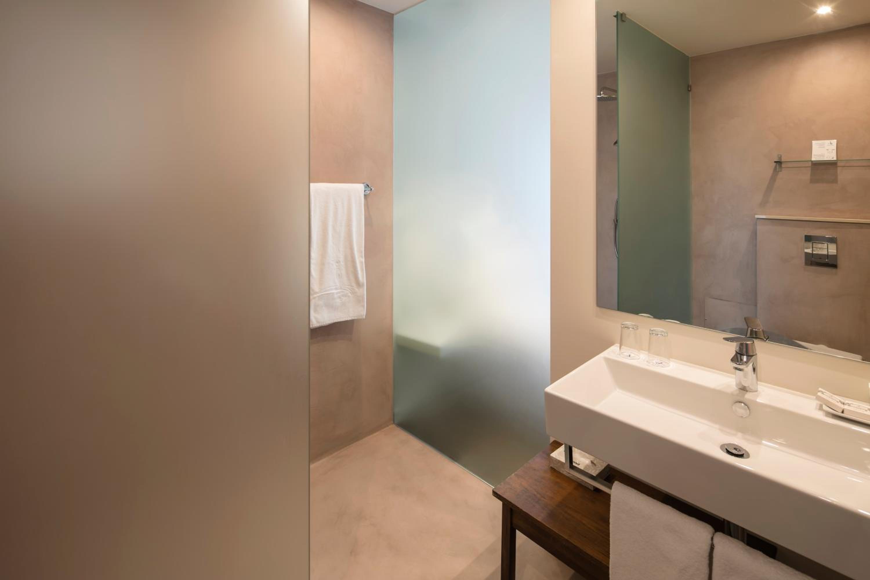 One-Bedroom Apartment - Photo 4