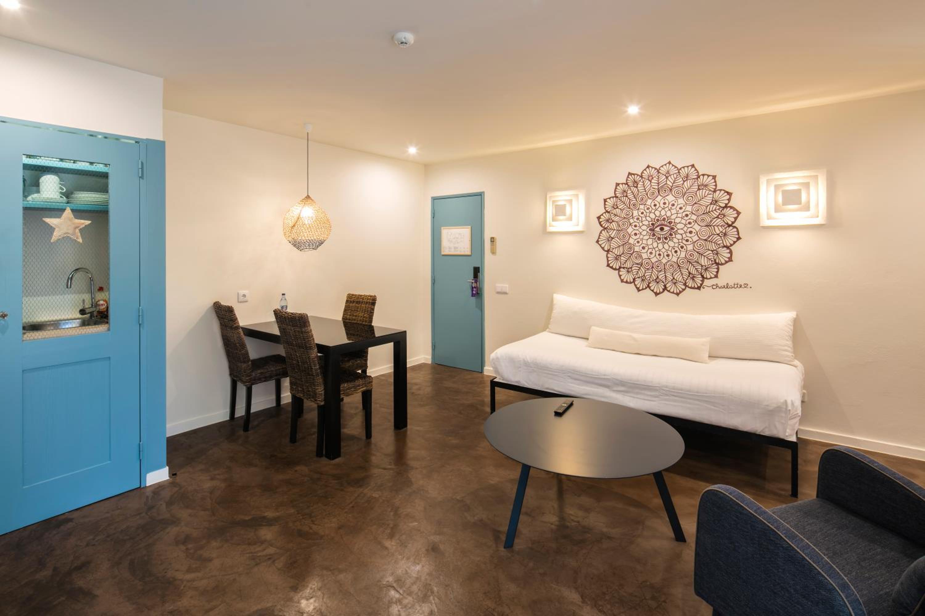 One-Bedroom Apartment - Photo 5