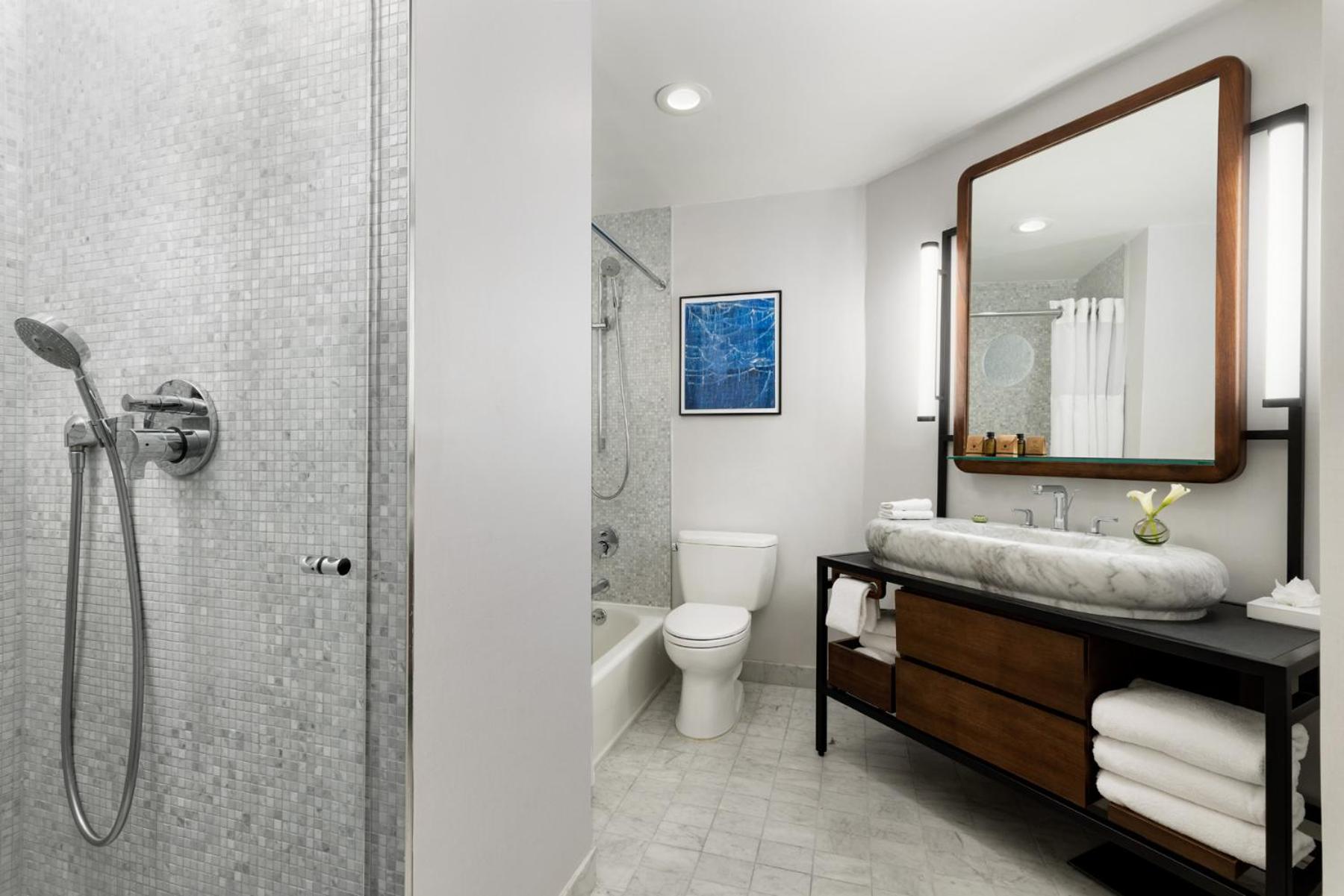 Deluxe King Suite Empire State View thumbnail 5