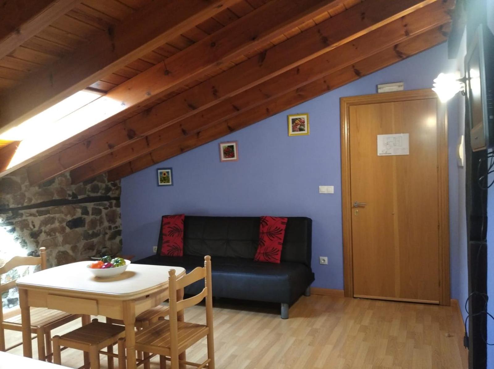 Seven-Bedroom House photo 3