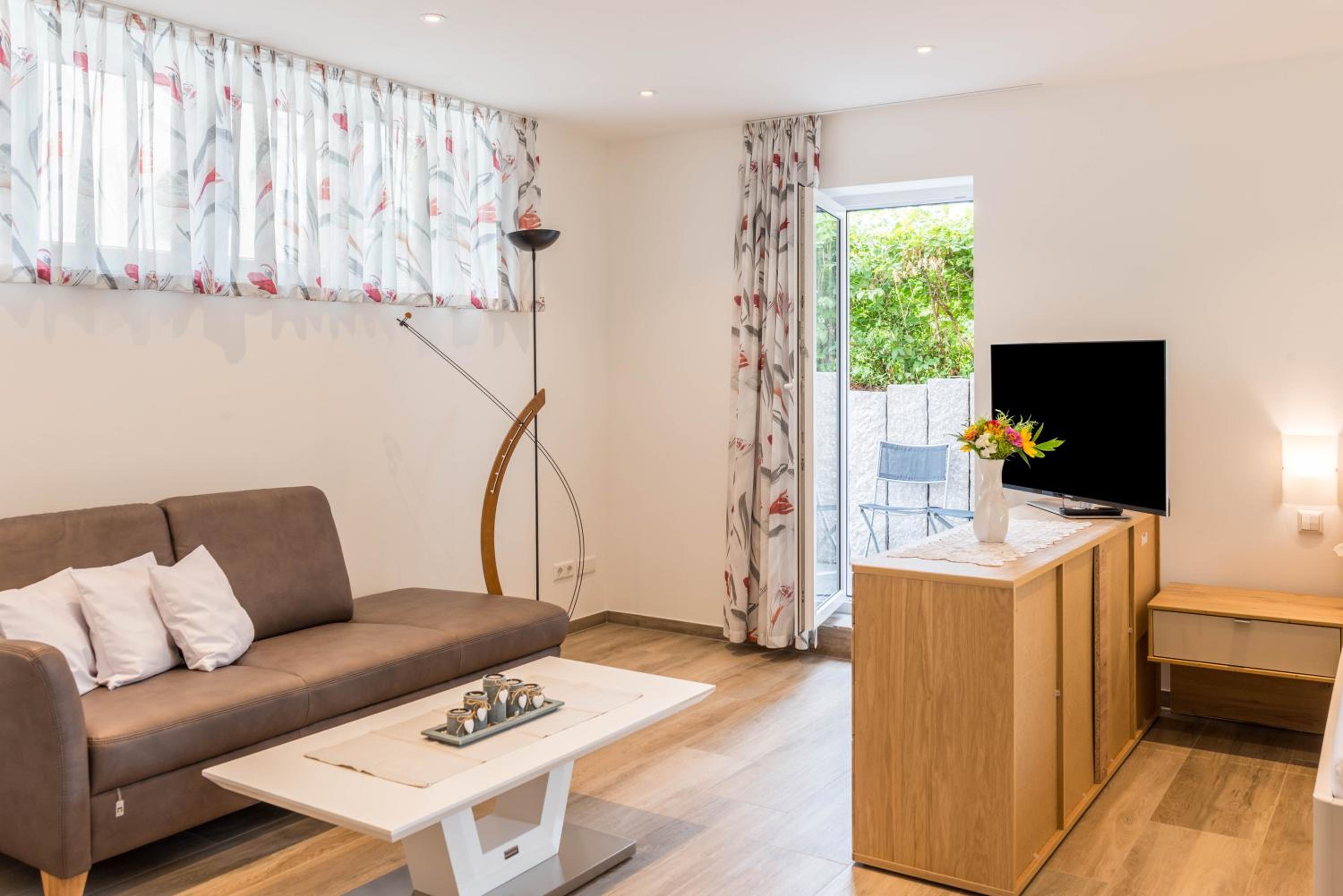 One-Bedroom Apartment with Garden photo 1