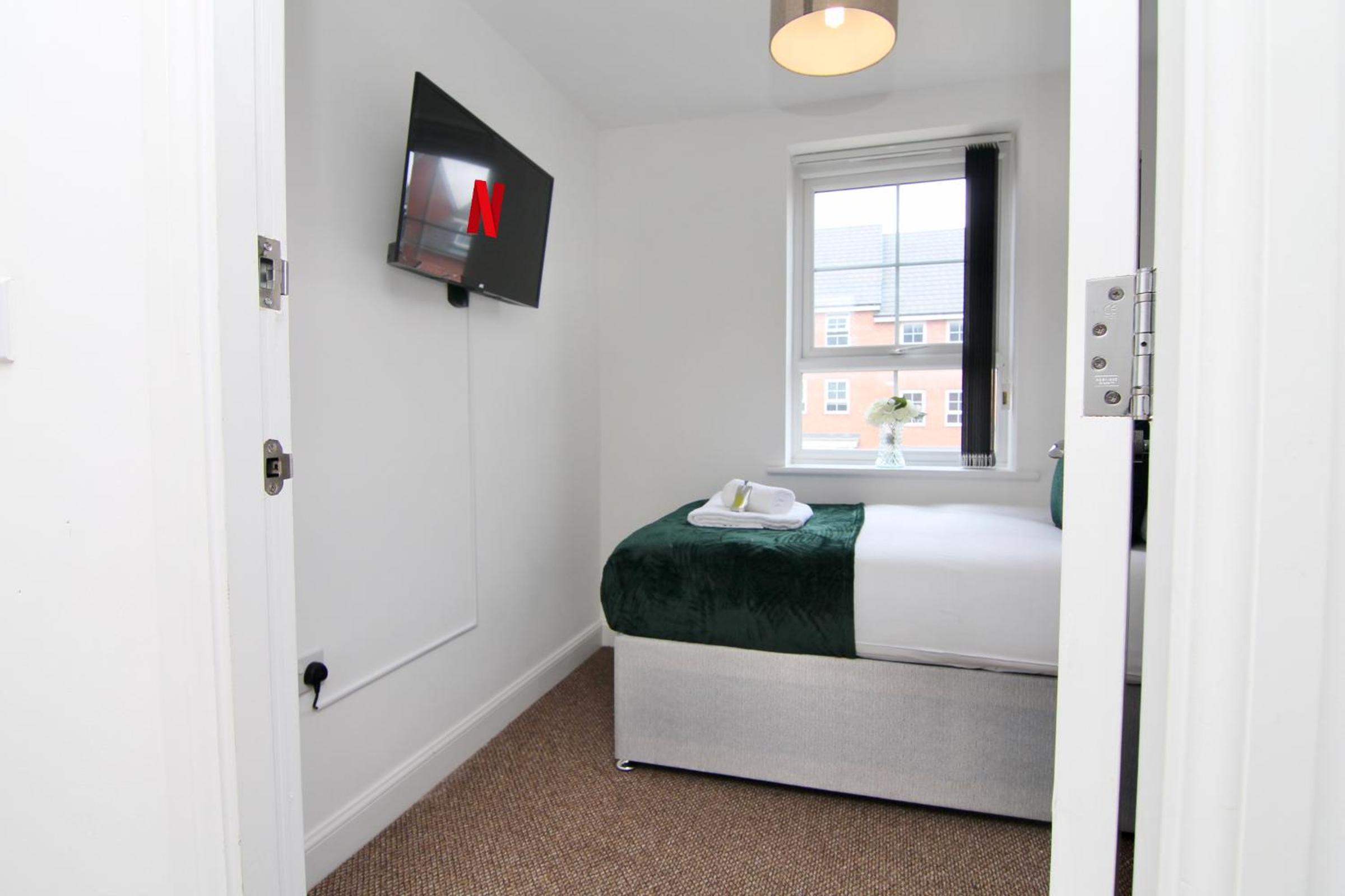 Seven-Bedroom House photo 2