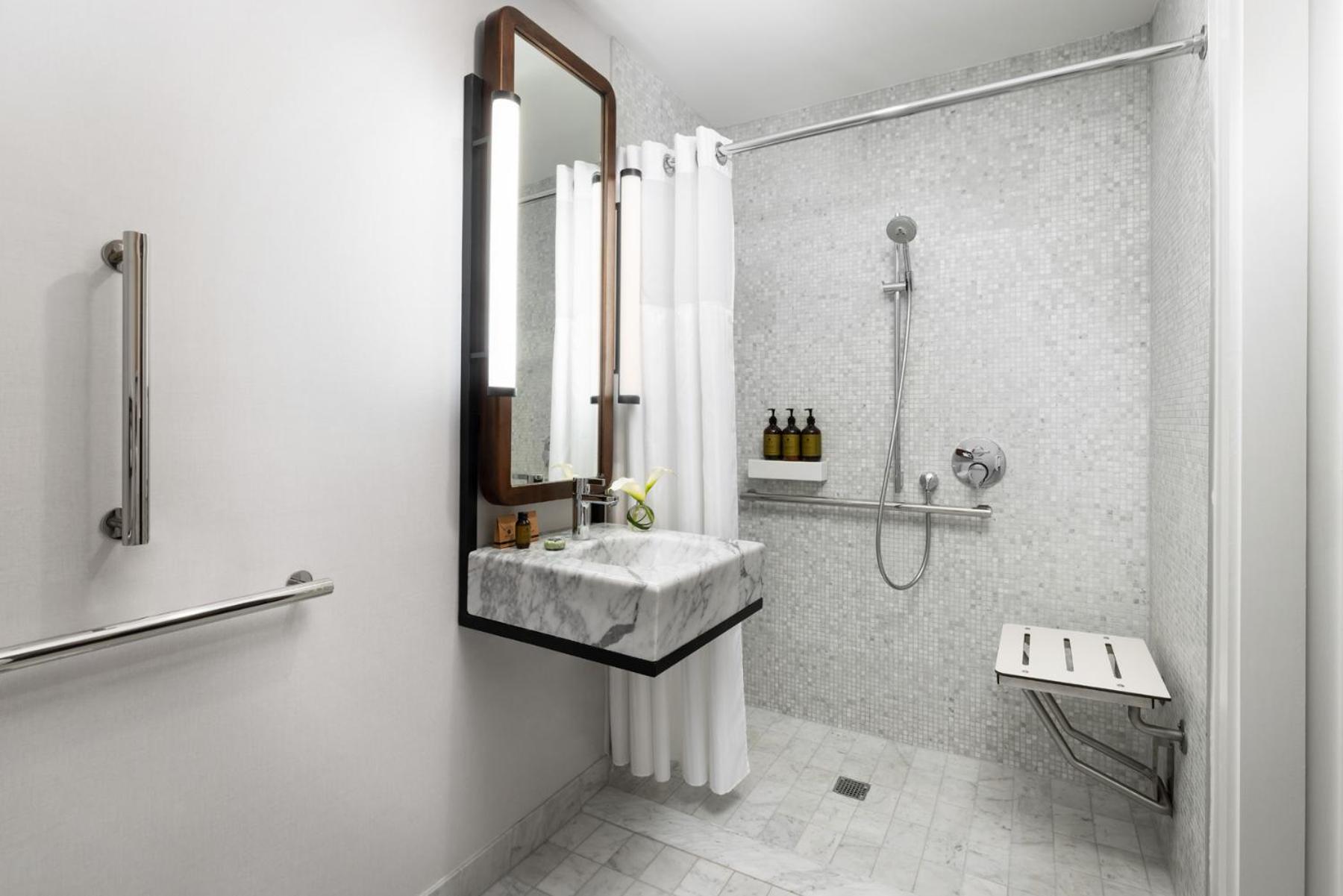 Queen Room - Disability Access