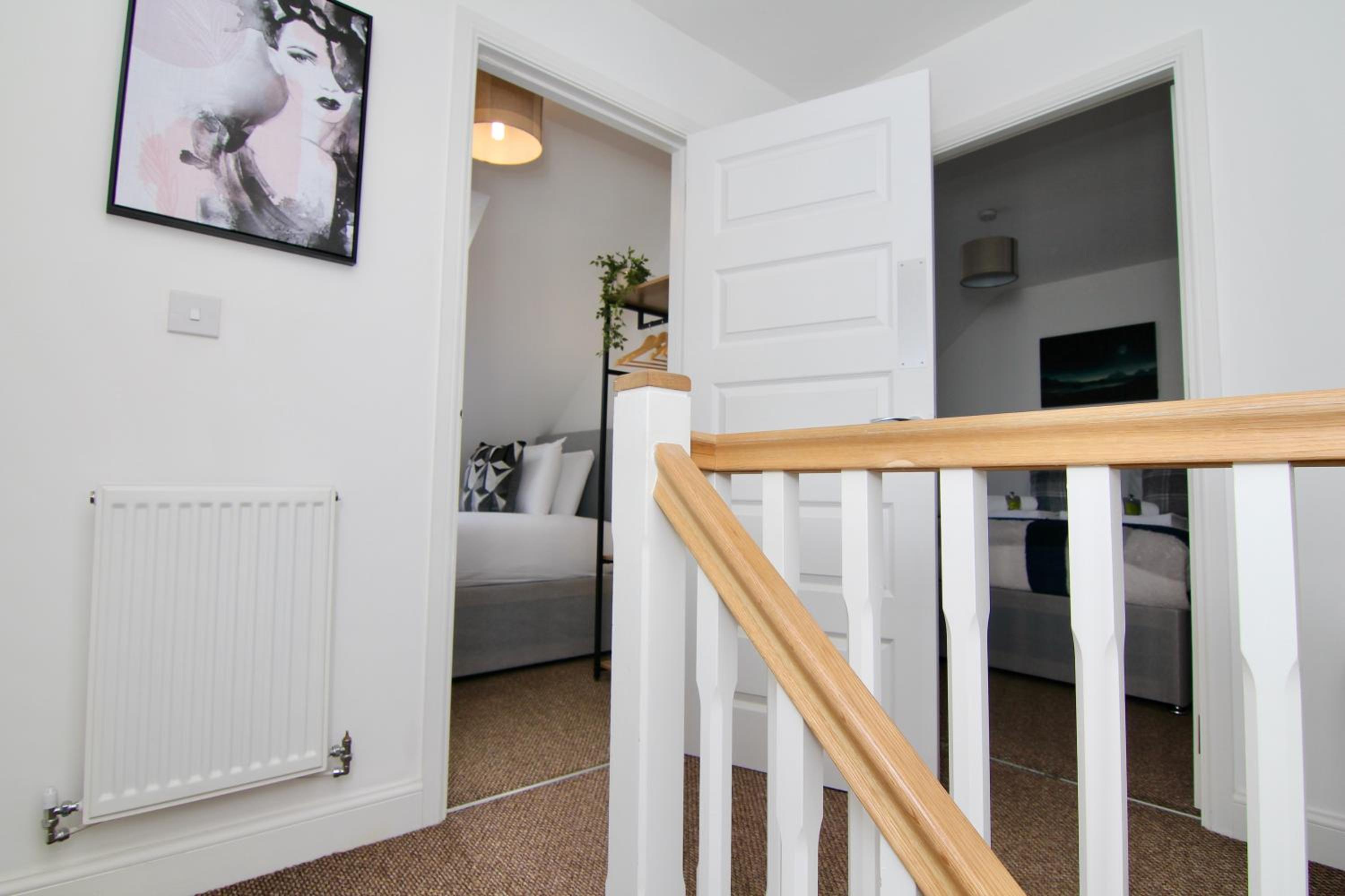 Seven-Bedroom House photo 1