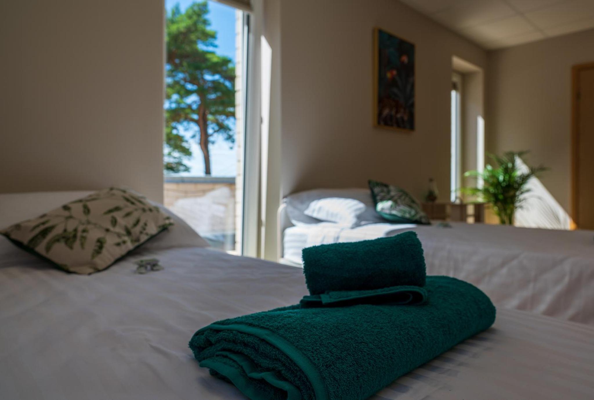 Twin Room with Private Bathroom - Photo 10