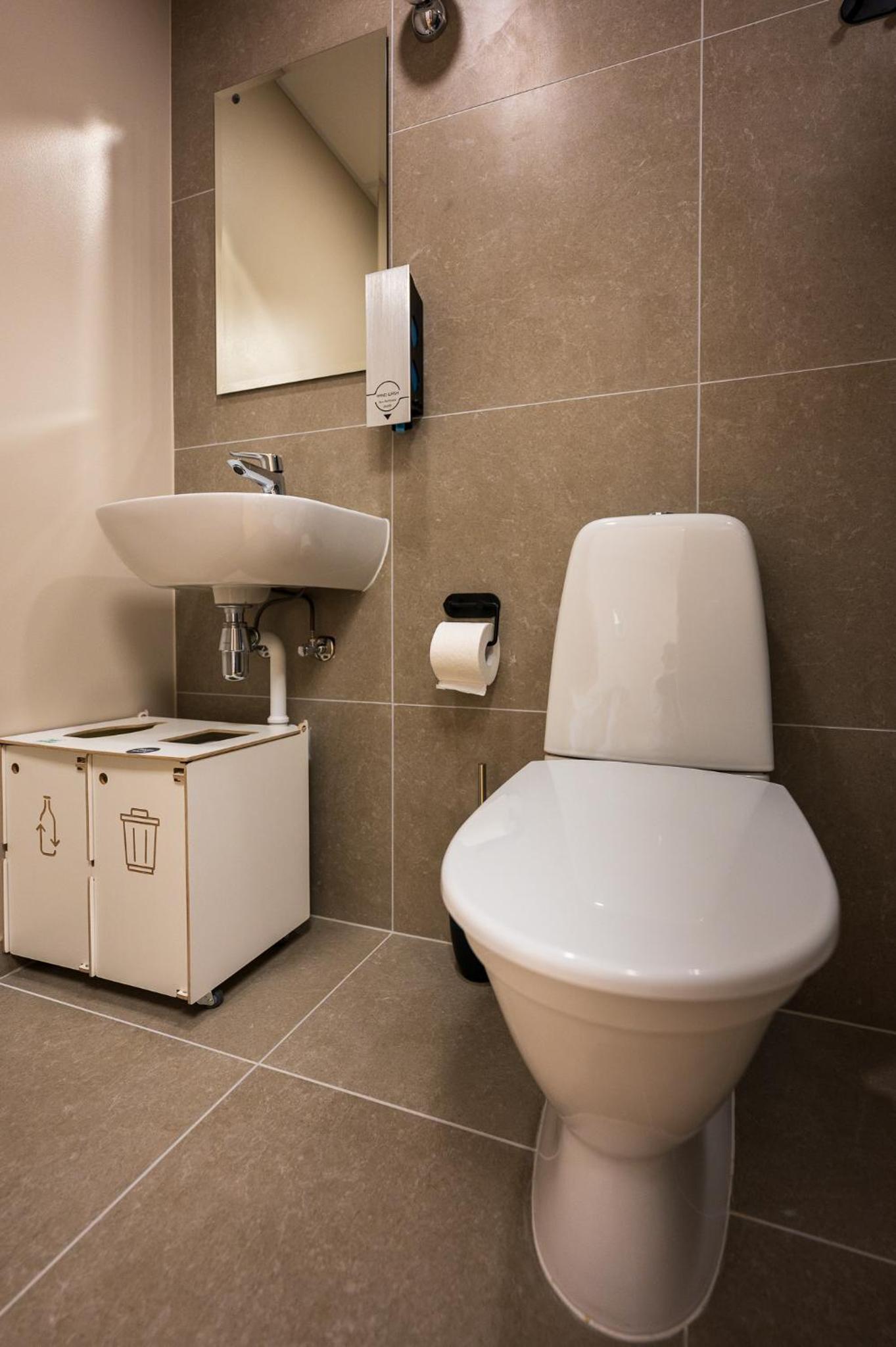 Twin Room with Private Bathroom - Photo 16